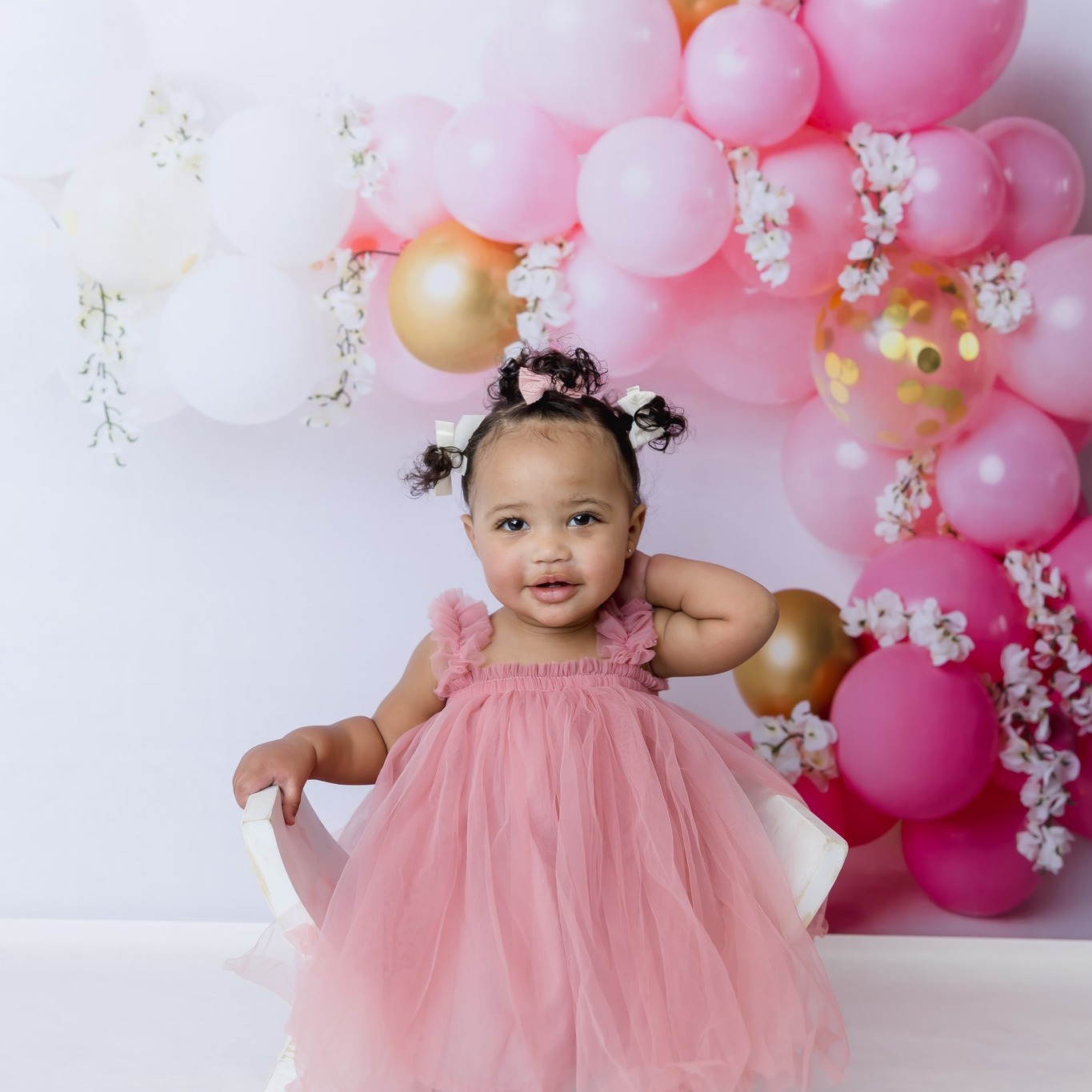 Her bows and ponies!!
