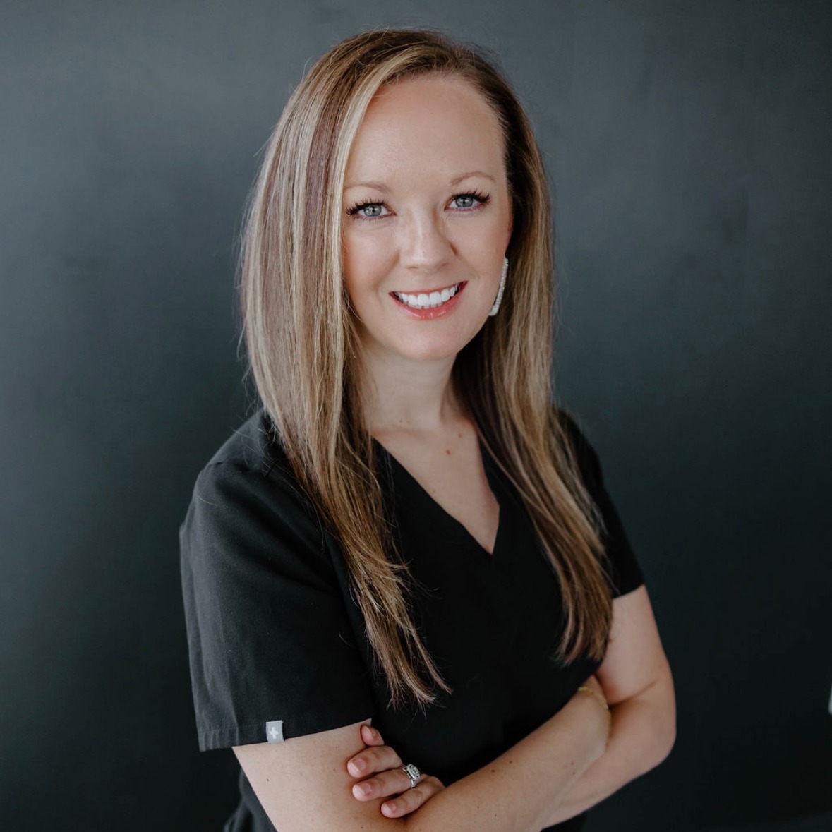 Meet Meaghan Kingston, NP, the expertise behind your glow.
With a background spanning emergency medicine, internal medicine, family practice, and over 6 years in aesthetics, Meaghan brings both precision and artistry to every treatment. She’s completed multiple master injector trainings and is currently loving all things laser, skincare, and regenerative medicine.
Your skin is in expert hands. ✨
