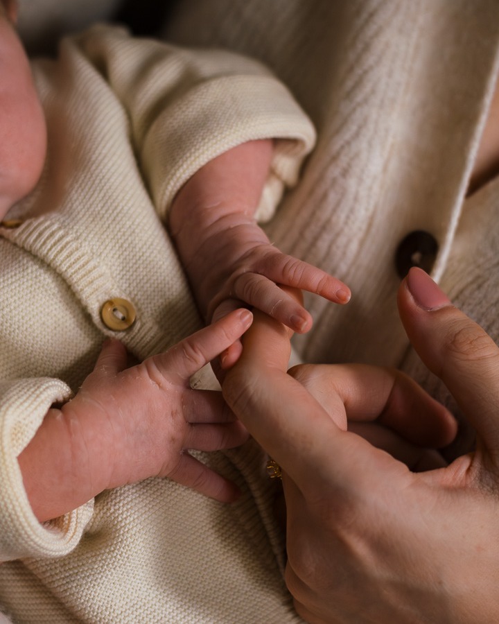 Little hands, big hearts ❤
#newborn #newbornphotograpy #nieuwleven #familyshoot #fotograafbelgië