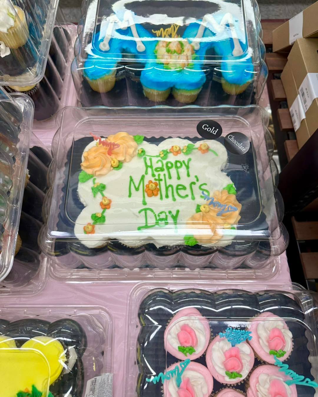 🧁 We still have lots of treats for mom!! Stop in soon to grab what you need! 🤗
