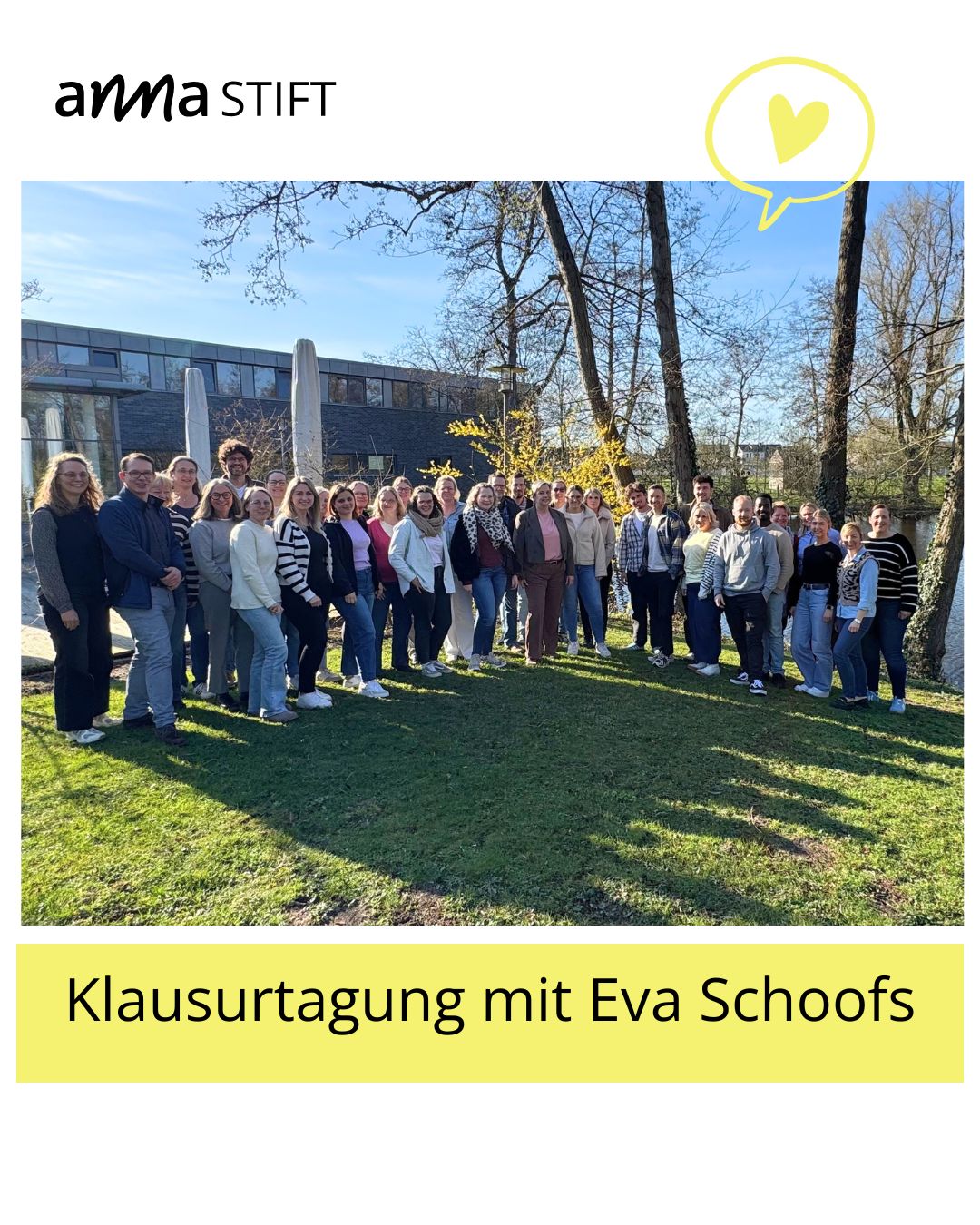 Unsere Teamleitungen waren bei der diesjährigen Klausurtagung intensiv unterwegs – mit spannenden Impulsen zu den psychischen Grundbedürfnissen nach Klaus Grawe.
In einem lebendigen und praxisnahen Vortrag hat Eva Schoofs @eva_schoofs die vier zentralen Grundbedürfnisse vorgestellt:
✨ Selbstwertgewinn
✨ Orientierung & Kontrolle
✨ Bindung
✨ Lustgewinn & Unlustvermeidung
Gerade in der Jugendhilfe ist es wichtig, die Bedürfnisse von Kindern, Jugendlichen und auch von uns Fachkräften bewusst wahrzunehmen und zu verstehen.
Fortbildungen mit Frau Schoofs sind immer eine echte Bereicherung – fachlich stark, lebendig gestaltet und mit viel Freude vermittelt. Vielen Dank für die inspirierenden Impulse! 🙌
#Jugendhilfe #Teamarbeit #Fortbildung #Klausurtagung #Psychologie #KlausGrawe #Pädagogik #Bindung #Selbstwert #SozialeArbeit