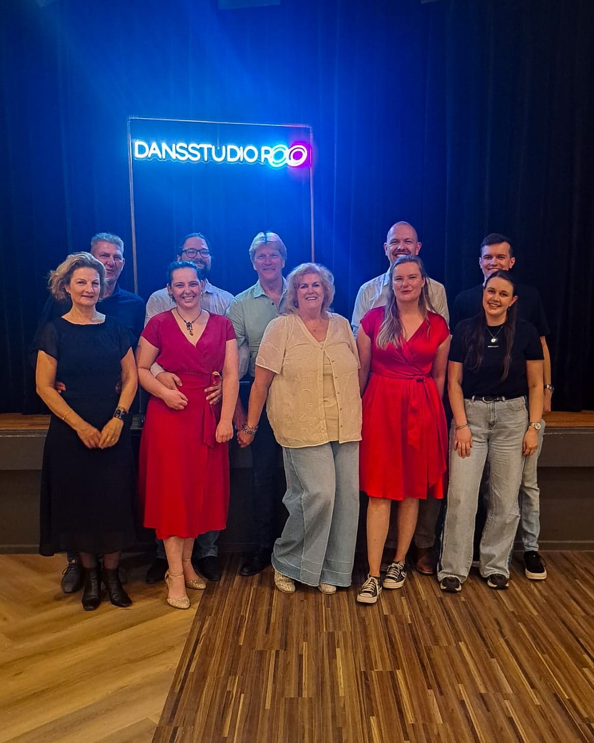 Wat een toppers! 🔥
Tijdens het afdansen schitterden deze leden op de dansvloer terwijl ze lieten zien wat ze in hun mars hadden. Wij kijken met veel trots terug op deze gezellige avond. 😍
#dansstudiorolo #dansstudiobrabant #herpen #dansen #afdansen