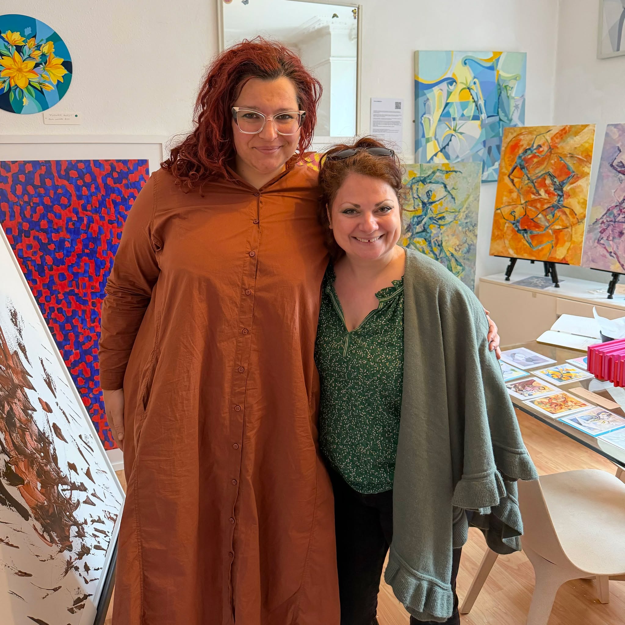 Dulwich artists' Open House - CREATIONS ATELIER
We were warmly welcomed by Natalia and Paola, the faces behind Creations Atelier at Ground Floor, Flat 12A Berwyn Road, SE24 for an exciting group exhibition.
• Mark Coster’s patterned three-dimensional forms
• Michelle Baharier’s vibrant paintings
• Natalia Giacomino’s abstract movements
• Paola Minekov’s expressive ballerinas
Together, the artists explore rhythm, colour, motion and spatial dialogue in a beautifully shared creative space.
They’d love you to visit, meet the artists, and enjoy art in a welcoming open house environment this weekend too.
@markcosterart @bahariermichelle @ngiacomino @paolaminekov