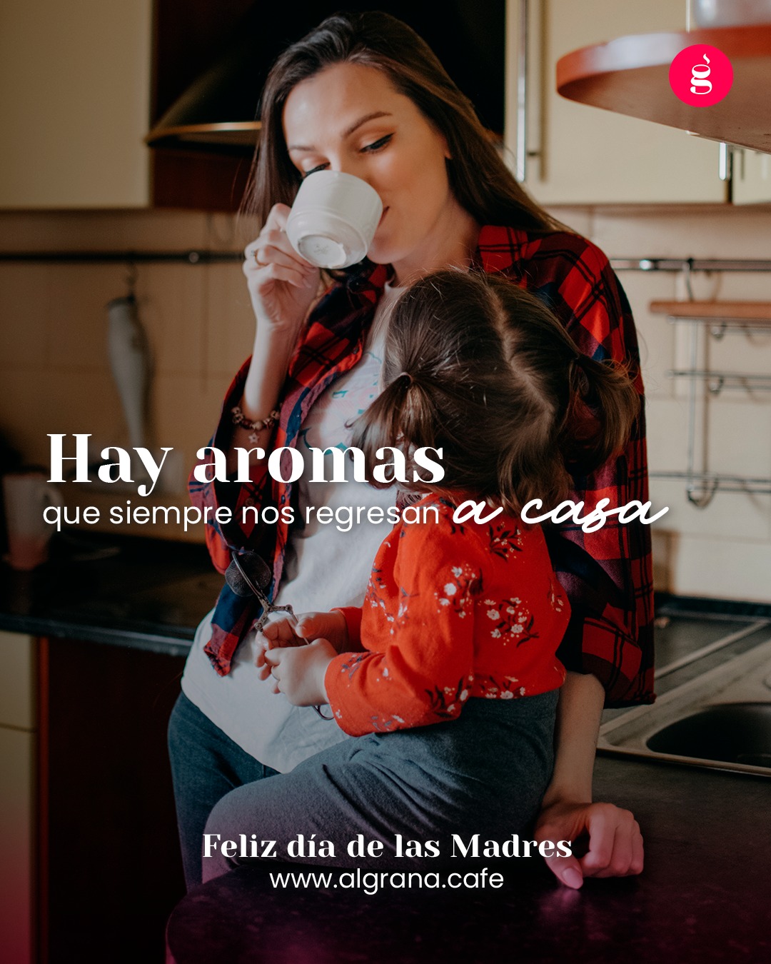 Hay recuerdos que llegan sin avisar.
A veces en una conversación…
y a veces en el aroma del café recién hecho. ☕
Feliz Día de las Madres 🌿