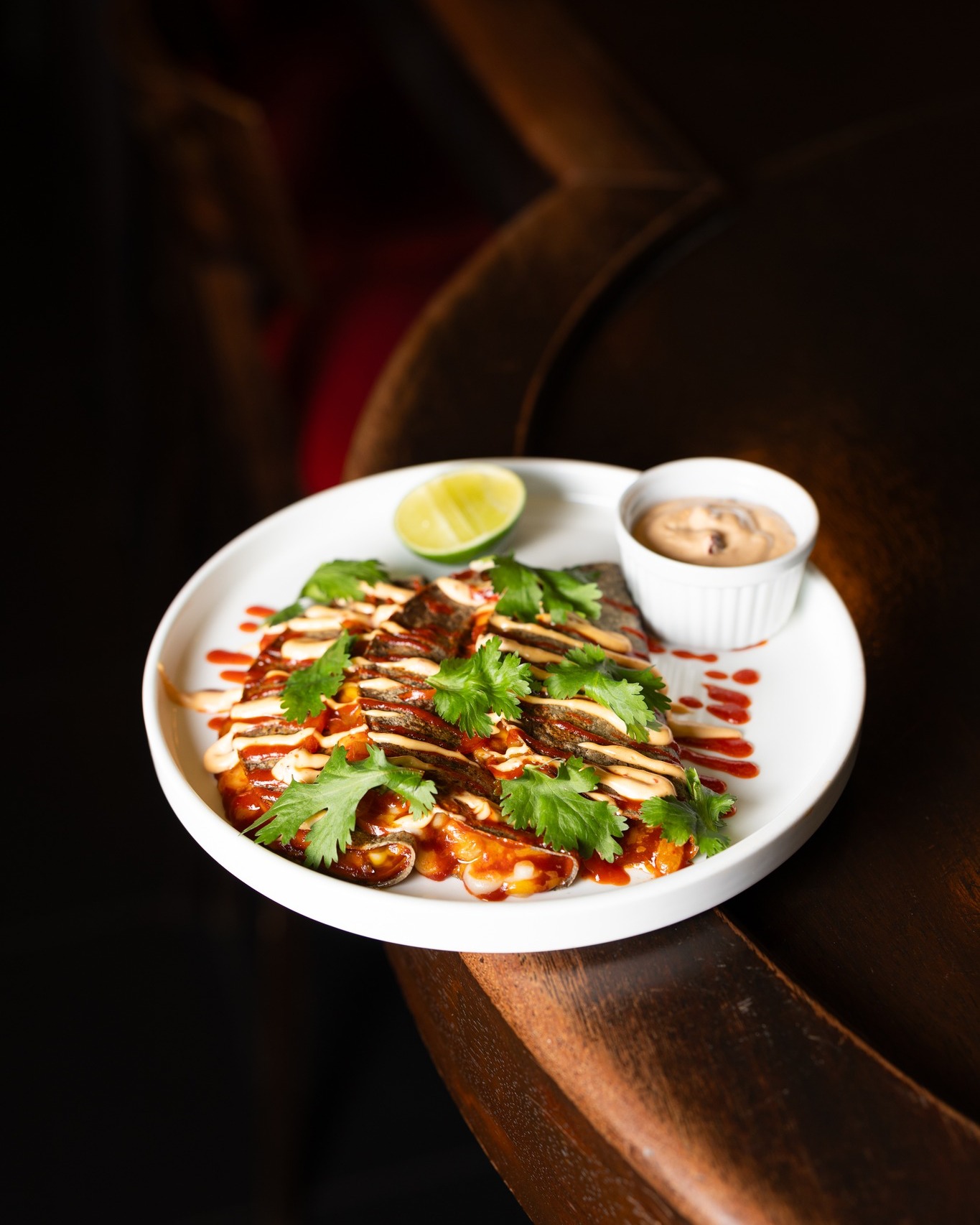 Quesadilla 🌮
tortilla kukurydziana • cheddar • boczniaki • papryka • kolendra • majonez chipotle • limonka • sos sriracha
Pikantna pozycja naszego sezonowego menu 🌶️ idealna do margerity, do podziału, do wieczoru w stylu spicy.
Twój stolik czeka. Dokumentuj spotkania pełne wrażeń & oznacz nas w relacji.
Serwujemy codziennie od 17:00 do późnych godzin wieczornych.
📍 Papa Bar, ul. Rzeźnicza 32/33, Wrocław
📲 Rezerwacje: +48 573 179 916 • 71 341 04 85
P.S. Niedziela - czwartek 17:00 - 20:00 to Happy Hours. Wybrane koktajle w specjalnej cenie.