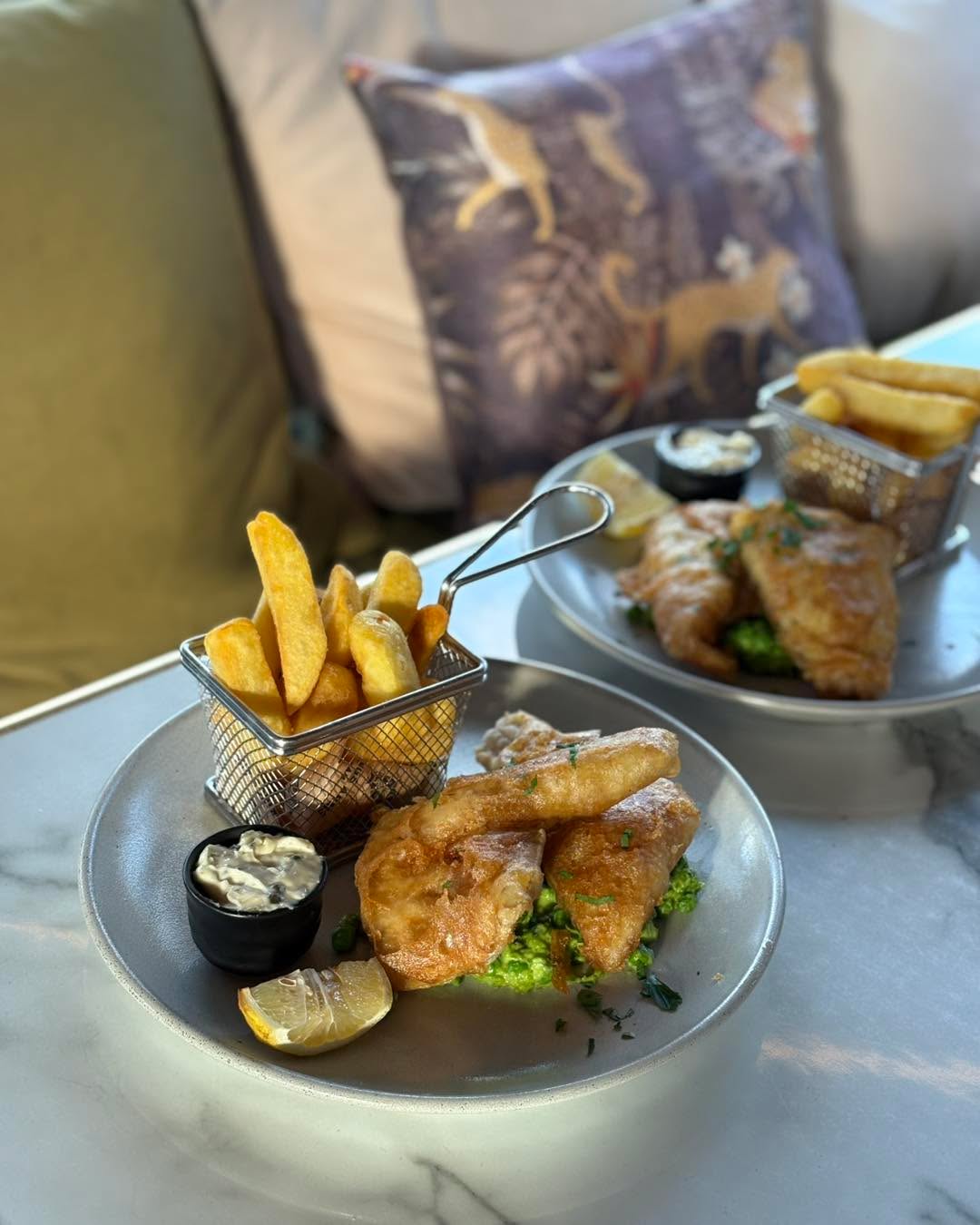 Nothing says Friday quite like Fish & Chips.
A timeless classic, which we now also offer Gluten Free.
Join us this Fish Friday and enjoy one of the dishes our guests come back for time and time again.
#surreyrestaurant #fishfriday #egham