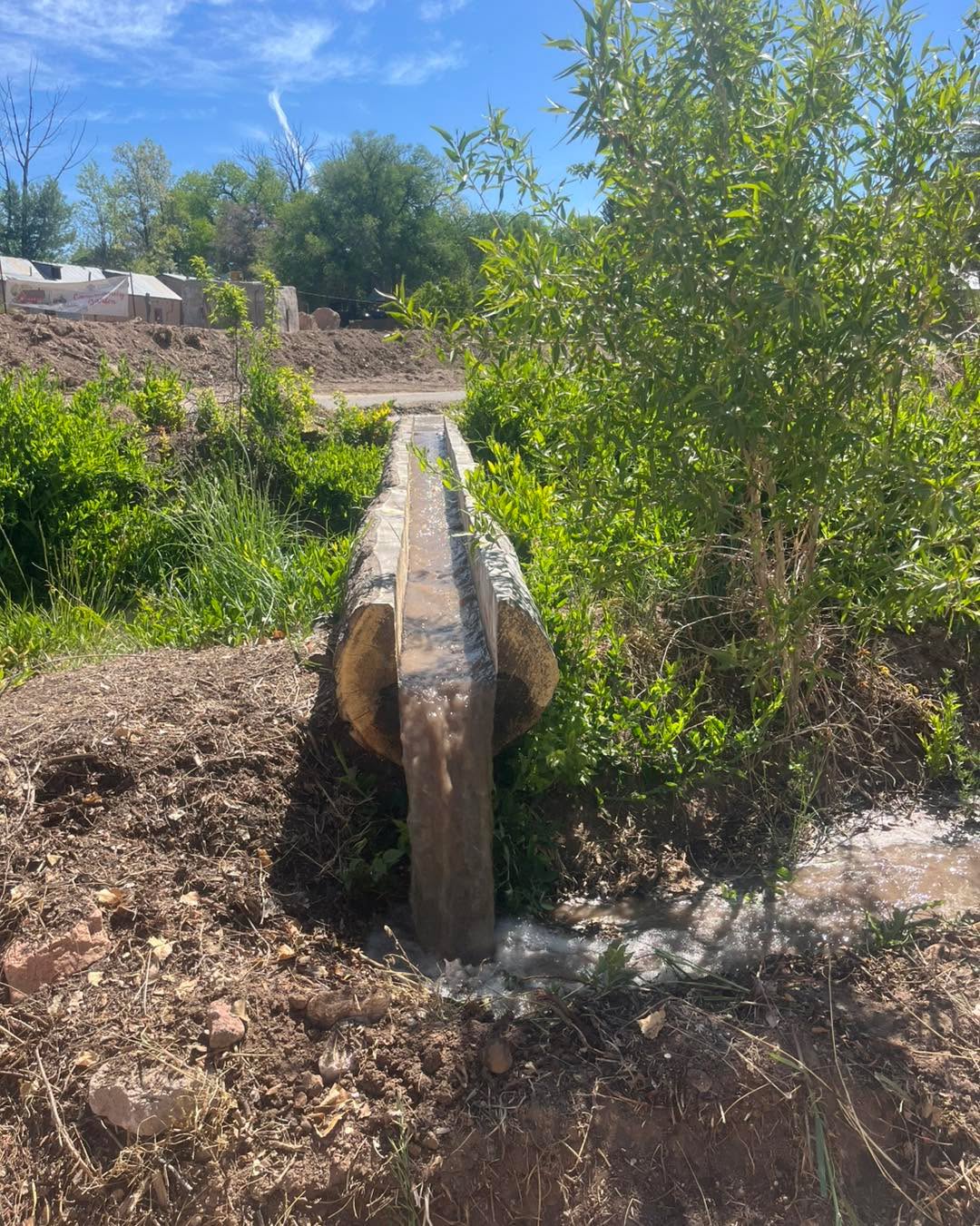The first re-watering in nearly 100 years of the Acequia de la Plaza del Cerro.
Preparation of the community gardens.
And we can now see—following a massive cleanup effort that we began five years ago—the full dimensions of this fortified plaza, which is nearly 300 years old and remains practically in its original state.