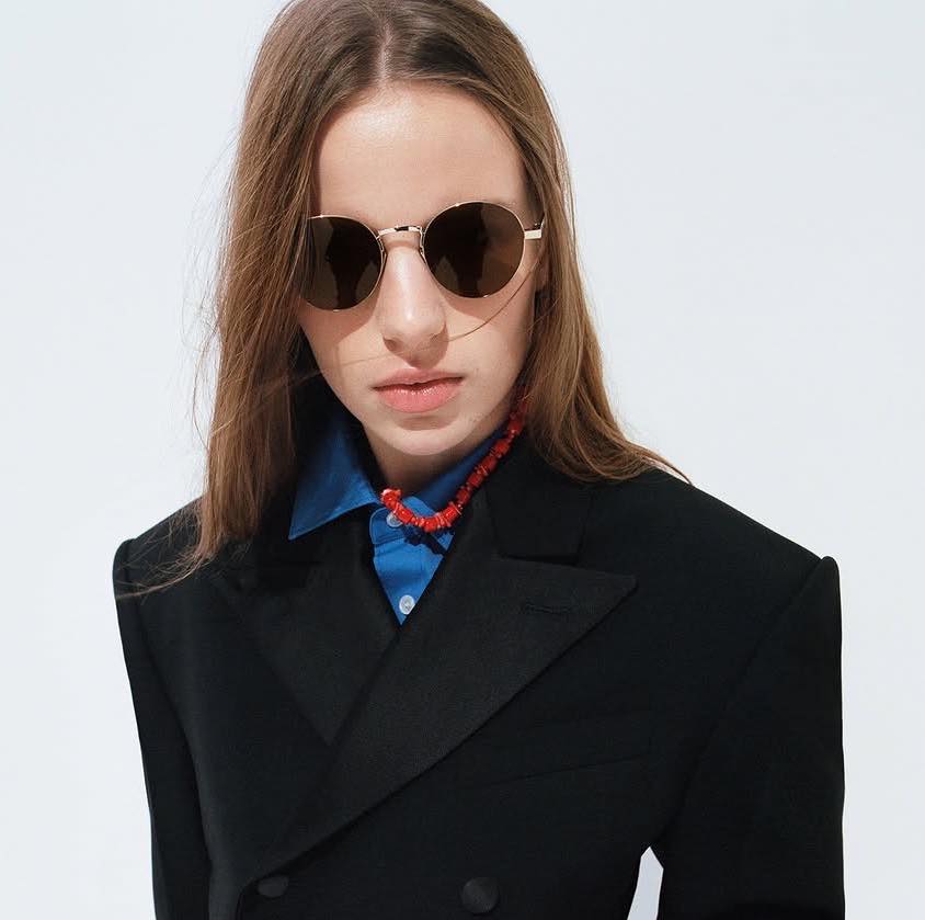 Black blazer, blue shirt, and the perfect frames by #céline
.
.
.
#Celine #CelineEyewear #CelineTriomphe #CelineSun #CelineAddict #madeinitaly #otticabardellimilano #occhialidasole #celine #occhialidasoledonna #otticomilano #zeissvisionstoremilano #occhialivista #celineeyeglasses #eyeweartrends #otticamilano #occhialidonna #luxuryglasses #eyewearfashion #occhialimoda #celinesunglasses #occhialisole #zeissvisionstore #celineeyewear #occhialimilano #zeissvisioncenter #otticabardelli #occhialidavista #occhialiceline