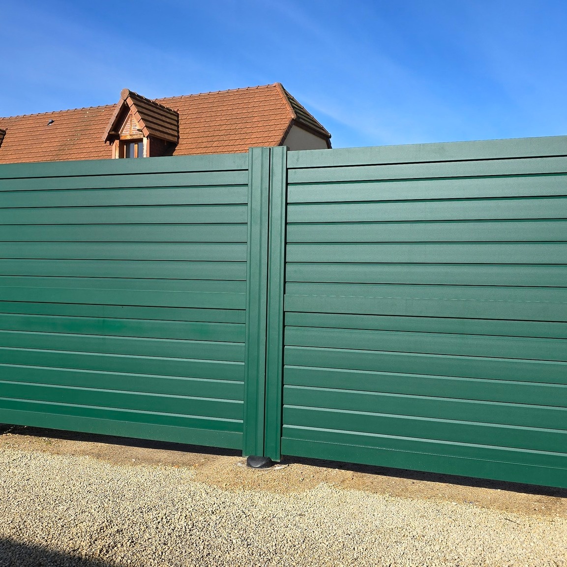 ✨✨Nouvelle installation GMS-ALU en 2 partie✨✨
🔷Dans un 1er temps notre client souhaitait changer seulement son ancien portail métallique
🔷Satisfait du résultat nous avons réalisé l'installation de son portillon dans un 2ème temps😉👍
😊Nous tenons à le remercier pour sa confiance🤝
➡️Fourniture et pose d'un portail battant et portillon avec lames ventilées de
Couleur vert RAL6005🌈
➡️Fourniture et pose de la motorisation⚙️
➡️Fourniture et pose d'une barre de contreventement 💨💨
✅️GMS-ALU, le spécialiste de l’aménagement💯 % sur-mesure📏
Vous envisagez des travaux de menuiserie ❓
Spécialiste de la menuiserie PVC ou ALU ,fenêtre, porte d'entrée, porte de garage, clôture, portail...N'hésitez pas à nous contacter pour toute demande😉
📲Contactez-nous dès maintenant📲
****0️⃣2️⃣3️⃣5️⃣9️⃣1️⃣0️⃣7️⃣2️⃣3️⃣****
💻contact@gmsalu.com
#portailbattant #amenagement #Maçonnerie #constructionmaisonneuve #surmesure #home #maisonneuve #leroymerlin #maison #bricolage #projetmaison #rénovation #gmamenagement #nouvelleréalisation #GMSALU #travauxexterieurs #qualitégarantie #aménagementexterieur #portailaluminium #poteaualuminium #palissadeluminium #motorisation #menuiserie #jardin #clôtures #travauxmaison #bricolage