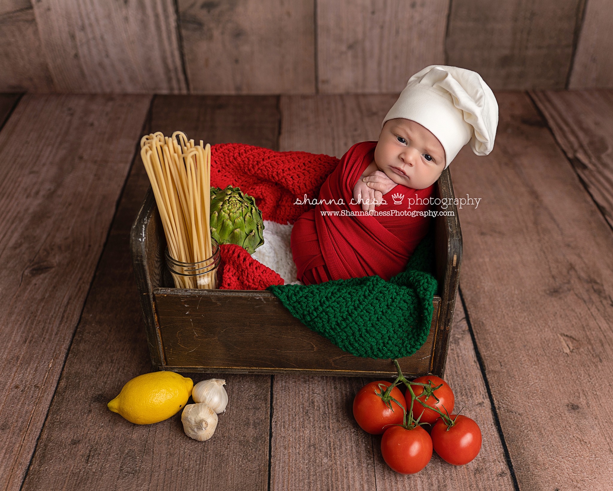 Meet Maverick. He arrived with strong opinions and apparently a culinary vision. Chef's kiss, little guy. 👨🍳🍅
.
.
.
.
.
.
.
.
.
#EugeneNewbornPhotographer #OregonNewborn #EugeneMoms #NewbornPortraits #EugenePhotography