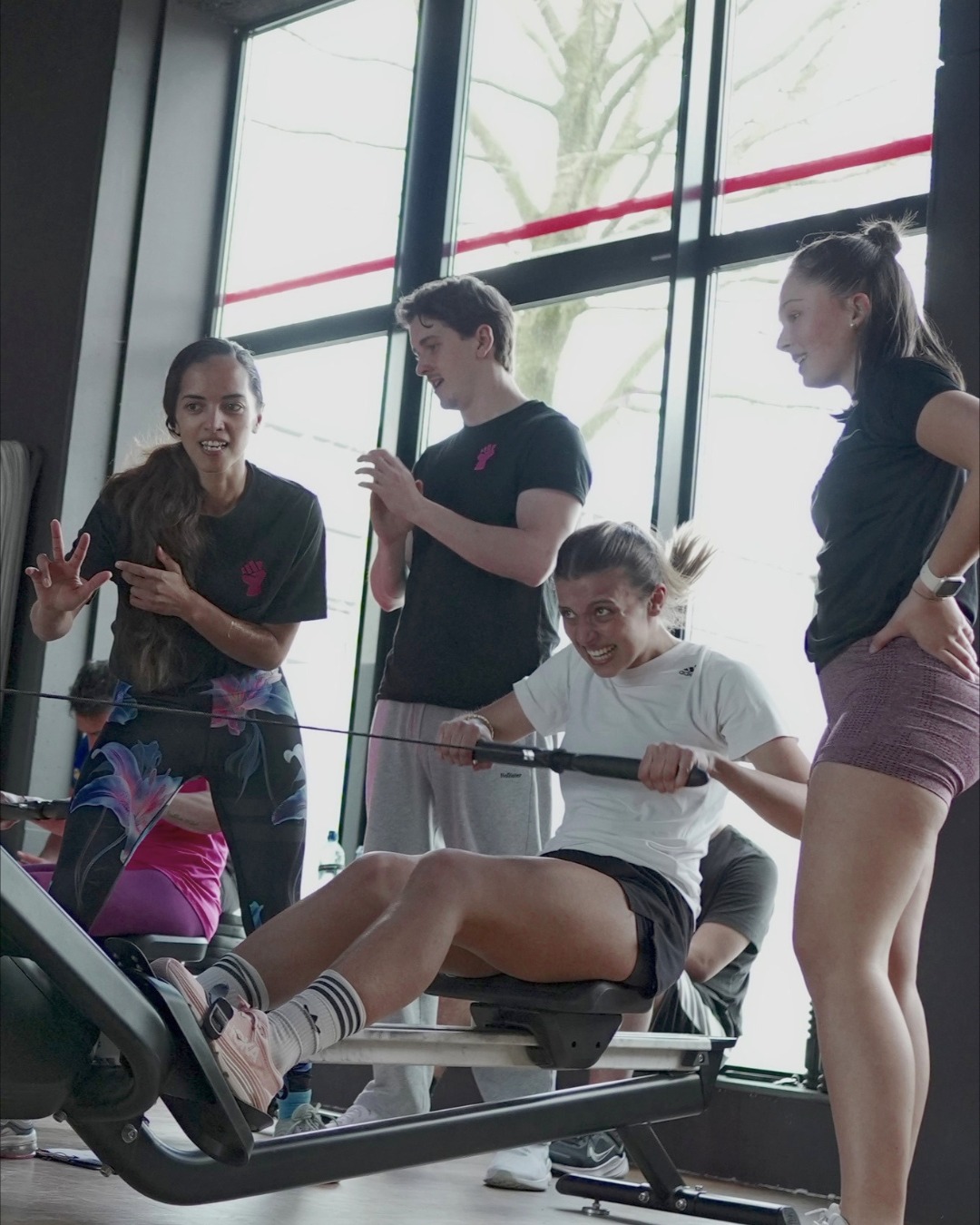 Kleine impressie van de vorige Fitgames in april! Fitgames is een fitnessrace voor iedereen!
Lijkt het je leuk om mee te doen? De volgende Fitgames is op zondag 7 juni om 13:00!
Meld je aan bij de frontdesk. Dit kan alleen of als duo!
Ps. Wij zijn vandaag geopend van 8.00-15.00
#lifeandkicking #lifeandkickingcommunity #ijburg #fitgames #hyroxamsterdam