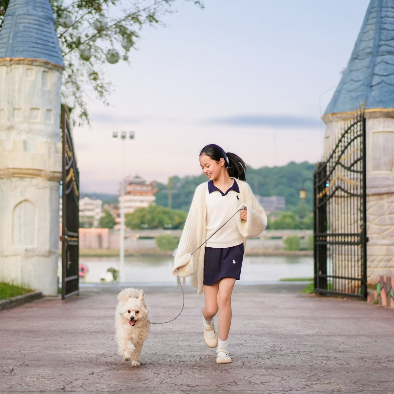 Shooting a girl and her best friend - for a meal! (Seriously - cos her mum is our friend)
Taken @ Hangzhou, China