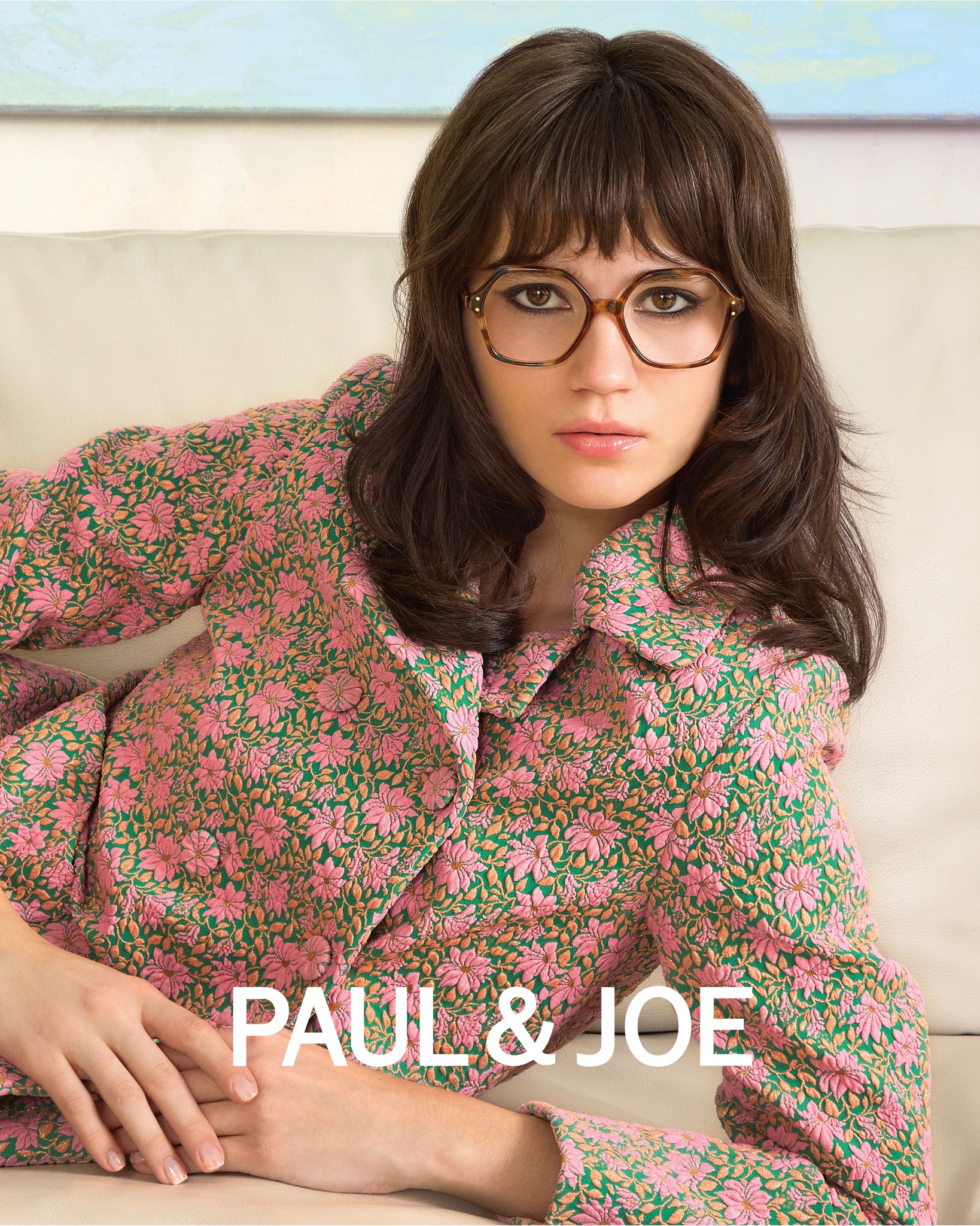 PAUL & JOE
Inspirada por um universo poético e sofisticado, a Paul & Joe transforma formas clássicas em peças modernas, femininas e cheias de atitude.
Inspired by a poetic and sophisticated world, Paul & Joe transforms classic silhouettes into modern, feminine pieces full of attitude.
#pauljoe #pauljoeeyewear #visão #vision #dmdieyewear #grupodmdi #dmdigroup #collection
