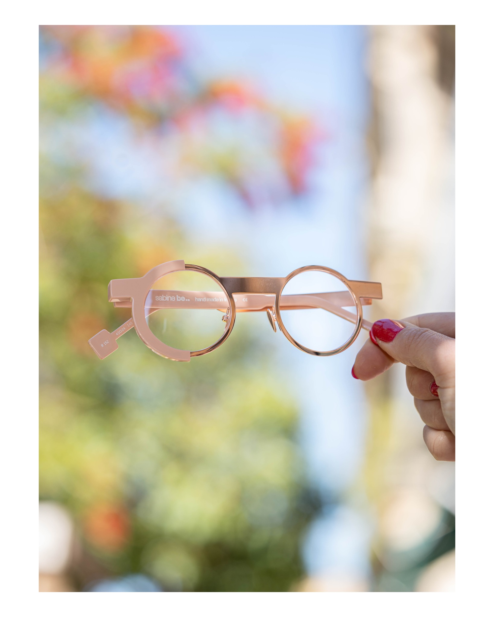 Pas besoin d’être symétrique pour être canon. ✨
Sabine Be casse les codes avec cette monture qui attire le regard. Une paire pensée pour celles et ceux qui aiment les détails... qu’on ne voit nulle part ailleurs. 👀
-
Opticien Montpellier l Montpellier l Opticien occitanie l Lunette Montpellier
