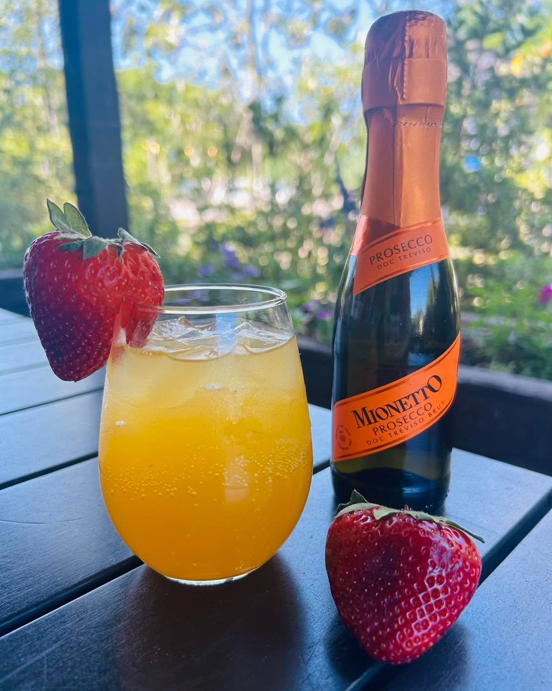 🍾Happy Mother’s Day! Make it extra special by dining with Sidewall Pizza Simpsonville from 11am-9pm today, Sun May 10!
🍓Featuring a delicious homemade Strawberry Shortcake dessert & Peach Bellini cocktail (and mocktail for the kiddos)! *Only available on Mother’s Day in Simpsonville.
❤️We can’t wait to see you and celebrate all the moms!
#simpsonville #simpsonvillesc #gvltoday #greenville360 #mothersday