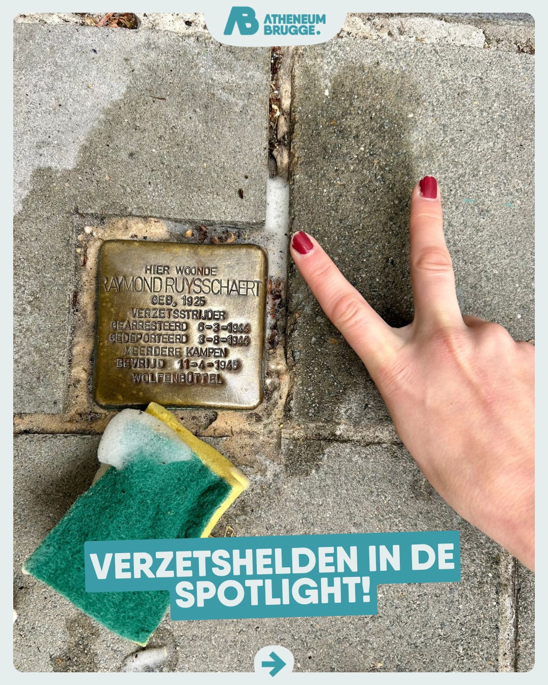 🗣🫶🎖 Vorige week stond in het teken van herinneringseducatie. We trokken de stad in, op zoek naar de verhalen achter de 'struikelstenen' in Brugge. Via deze stenen ontdekken we wie de verzetsstrijders waren, waar ze woonden en waarom hun namen vandaag nog steeds in het straatbeeld liggen. Door de stenen te poetsen maken we de herinnering opnieuw zichtbaar. We werkten ook creatief rond vrijheid, als voorbereiding op de voorleesmarathon en het verzetscafé op vrijdag 8 mei.
-
#ikbeneenatheneeër #samenlerensamenleven #fieroponsgo