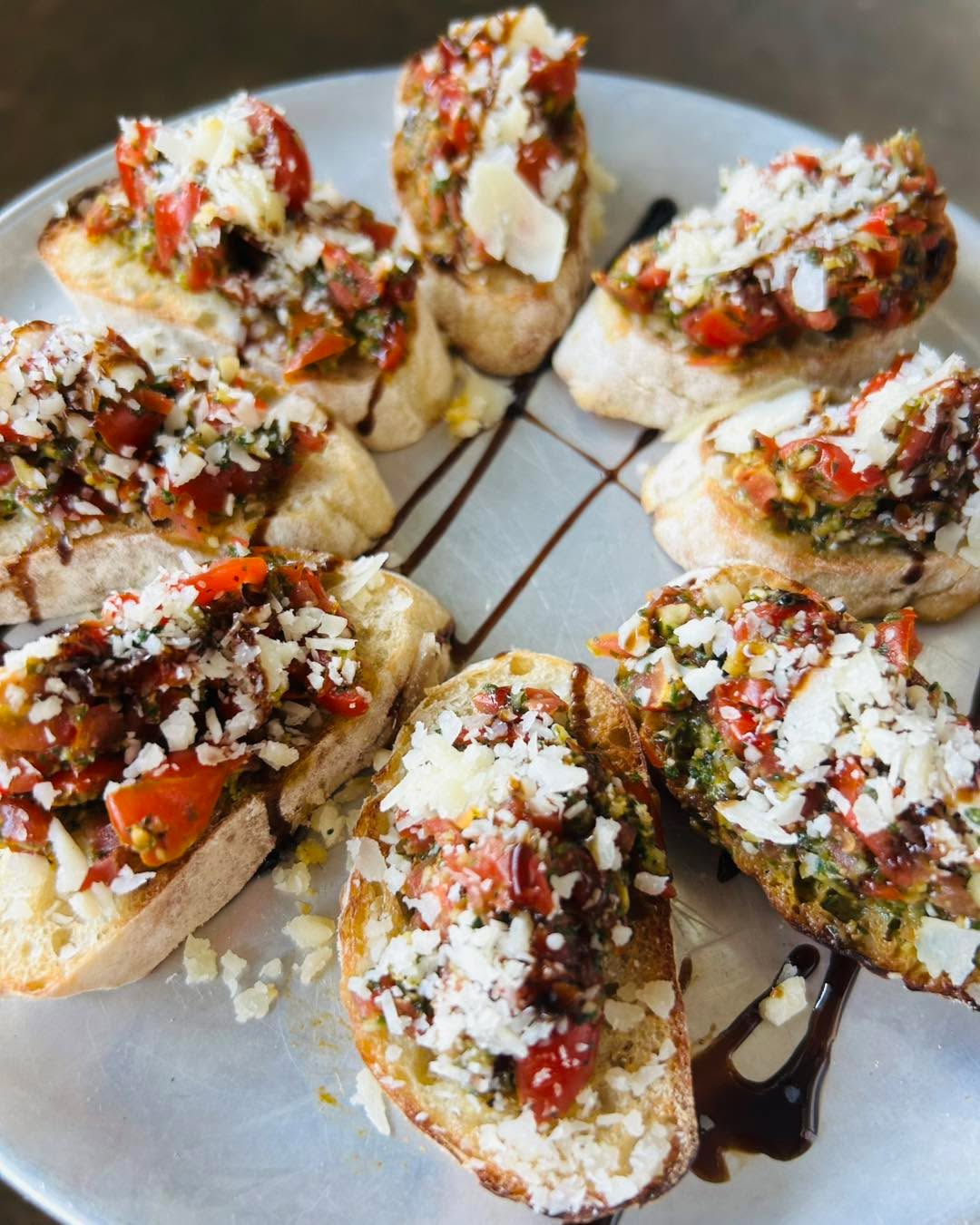 😋NEW Bruschetta Appetizer! Enjoy at all Sidewall Pizza locations for a limited time!
😋Crostini topped with chopped tomatoes, basil pesto, parmesan, asiago, and Romano cheeses, & finished with balsamic glaze!
#brushetta #gvltoday #greenville360 #greenvillesc #gvl