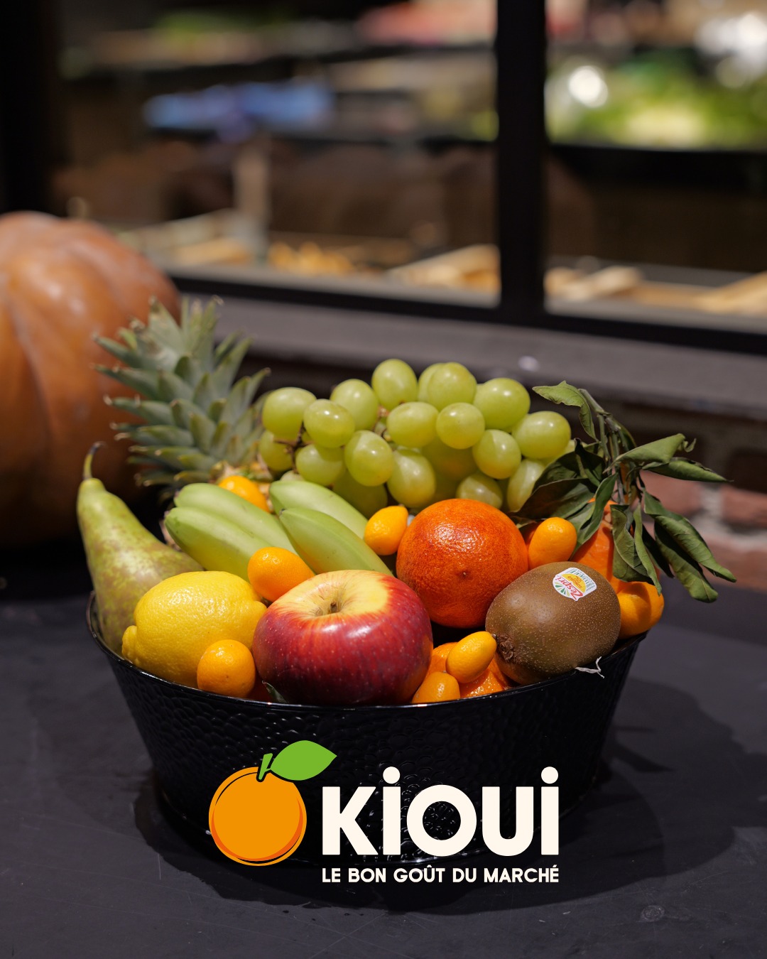 La corbeille de fruits, c’est le cadeau simple… et toujours apprécié.
.
Beau, frais, gourmand : ça se partage, et ça met tout le monde d’accord.
.
Et pour une attention encore plus gourmande, complétez-la avec quelques douceurs de l’épicerie fine et une belle bouteille de notre cave.
.
On vous compose une corbeille sur-mesure, selon votre budget.
.
.
.
#corbeilledefruits #fruitsaddict #kioui #kiouiarras #lebongoutdumarche #kiouiprimeurs
#primeur #fruits #legumes #fromages #charcuterie #epiceriefine #madeinfrance #shoplocal #bio #vrac #instagourmand #foodaddict #healthyfood #lifestyle #familygoals #arras #hautsdefrance
.
www.kioui-primeurs.fr