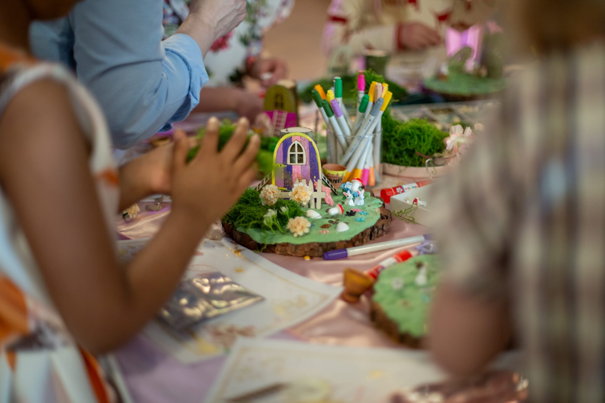 What you’re actually paying for 👇✨
🎨 Full setup & styling
🖌️ All materials included
✨ Guided creative activity
💛 Experienced hosts
🧼 Full clean-up included
It’s not just a craft table — it’s a full creative experience designed to keep children engaged, inspired, and having the BEST time 🎉
👉 June bookings are now open
🌈 www.gluegang.co.uk