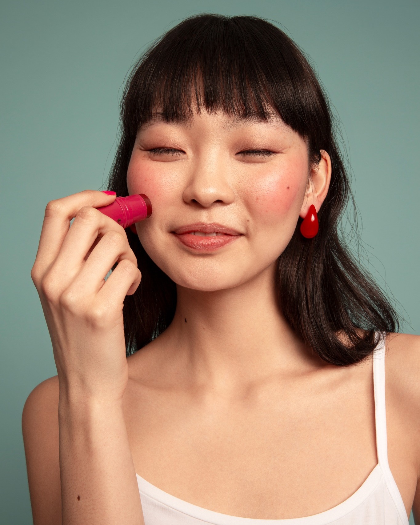 You make me blush 📸😊
Still in love with these Blush-Shots! How do you like them?
Team
Model: @nmnrden @mirrrsmodels
Make Up & Hair: @by.josephine.winter @artistspool
Styling: @isabellebarsch
Retouch: @karinadoletska_retouch
Final Retouch (Styling & Coloring): @photography_by_tamara_specht
Make Up Assistants:
@luisathemakeupartist
@wiphavisa
Photo Assistant:
@no.standstills
#beautyphotography #commercialphotography #makeupbrand #blush
