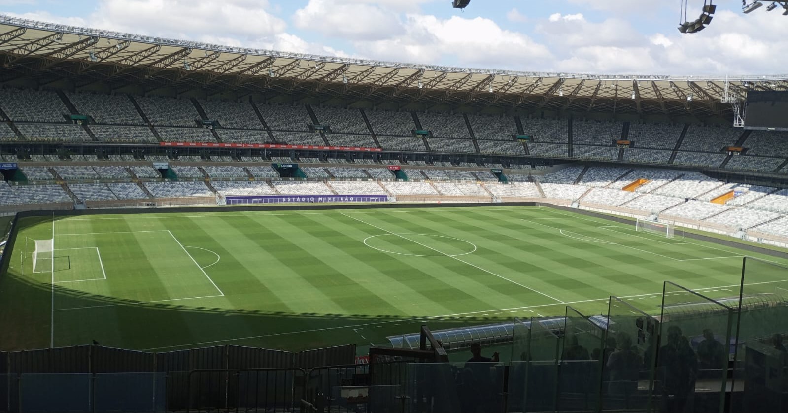 O Gigante da Pampulha também já está pronto para mais uma noite de decisão na Copa do Brasil.
Hoje tem Cruzeiro x Goiás no @mineirao, com o gramado preparado para receber mais um grande jogo em alto nível!