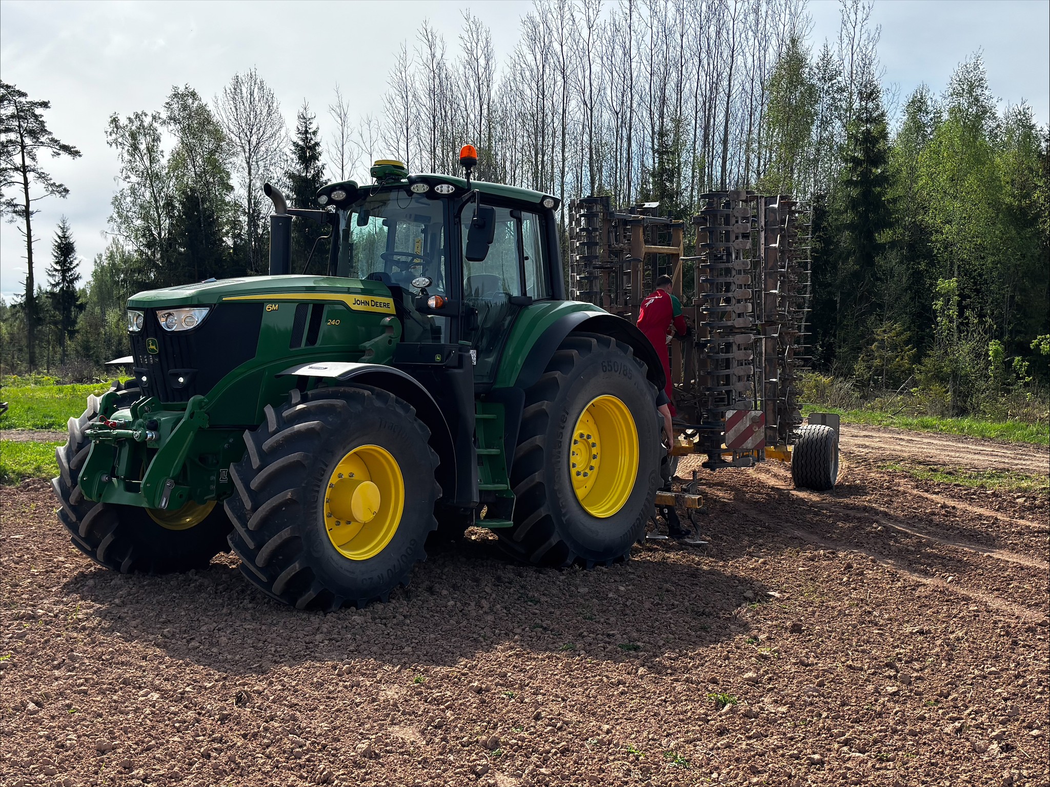 🚜Kevadised põllutööd on täies hoos ja just nüüd on õige hetk veenduda, milline traktor....