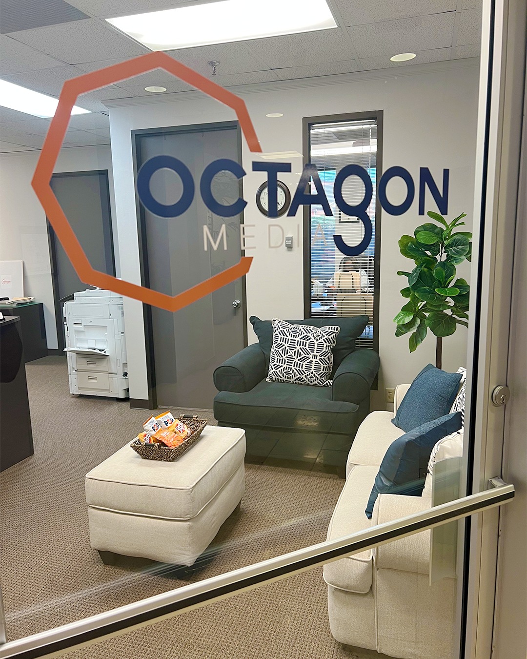 A peek inside the space where bold ideas become real campaigns.
.
.
.
#OctagonMedia #MarketingAgency #ResultsDriven #AgencyLife #CreativeWorkspace