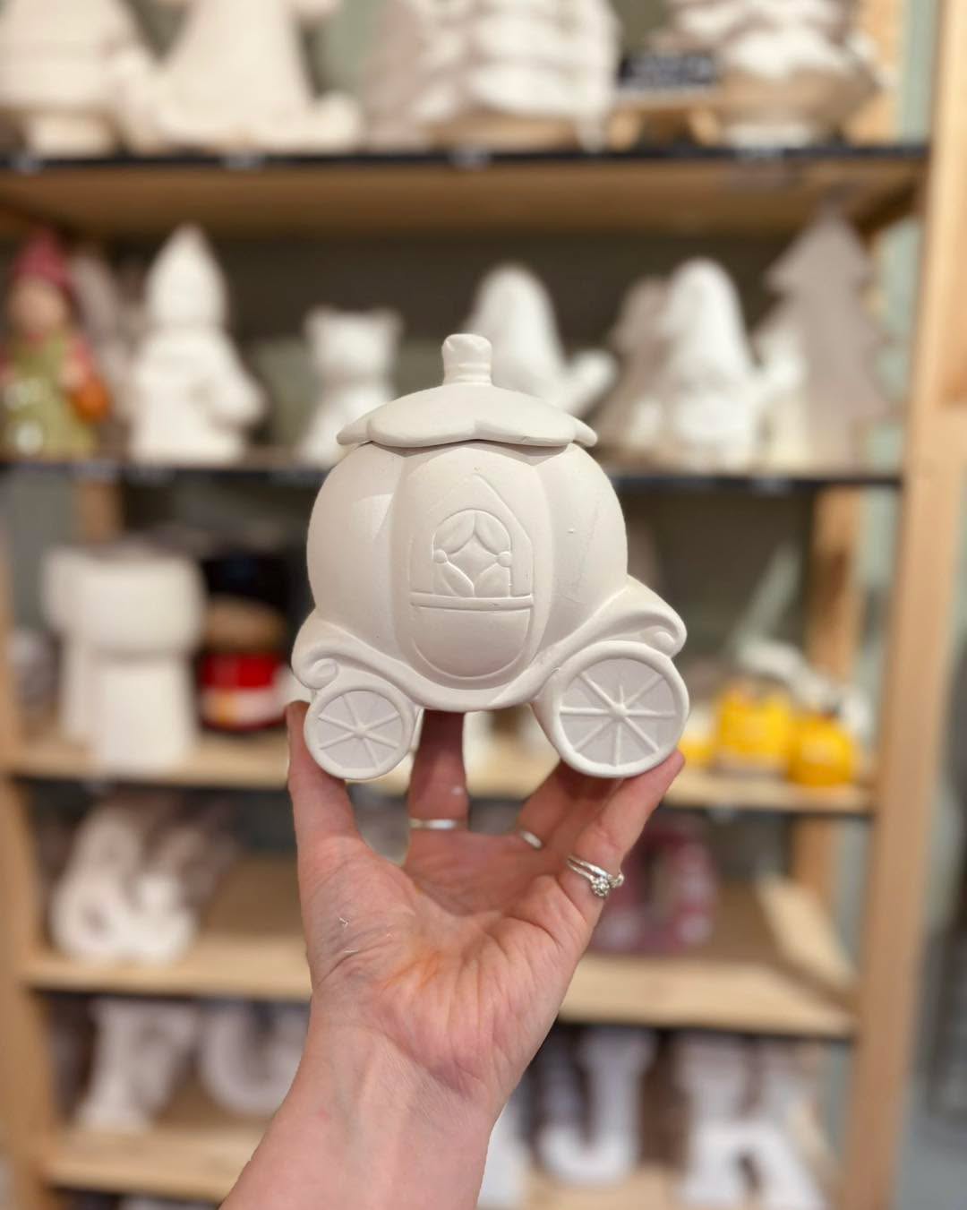 Look what’s new at Happy Glaze 👀✨
We’re always trying to keep things feeling fresh with new little pottery arrivals landing most weeks 🤍
Lots of new shapes, returning favourites and pieces ready to be turned into your next masterpiece 🎨☕✨
Saturday daytime is filling up FAST, but we still have plenty of space:
✨ Friday daytime
✨ Saturday evening
✨ Sunday all day
We can’t wait to see what everyone paints this weekend 🤍
Book online to reserve your table ✨
What would YOU choose to paint first? 👀
#potterypainting #paintyourownpottery #tiverton #creativeweekend #thingstododevon
