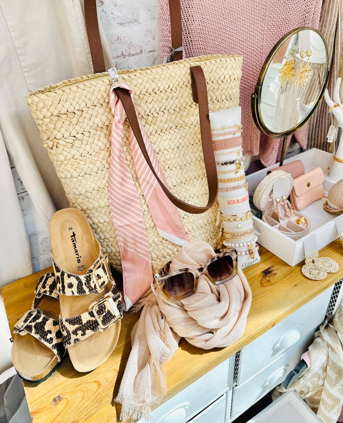 It‘s beginning to look a lot like Summer ☀️
Unsere Öffnungszeiten:
Montag-Freitag 9 - 18 Uhr
Samstag 9 - 17 Uhr
@cubes_baden
—
Hier findet ihr uns:
CUBE‘S M2 Rathausgasse 8, 2500 Baden
CUBE‘S M³ Rathausgasse 12, 2500 Baden
