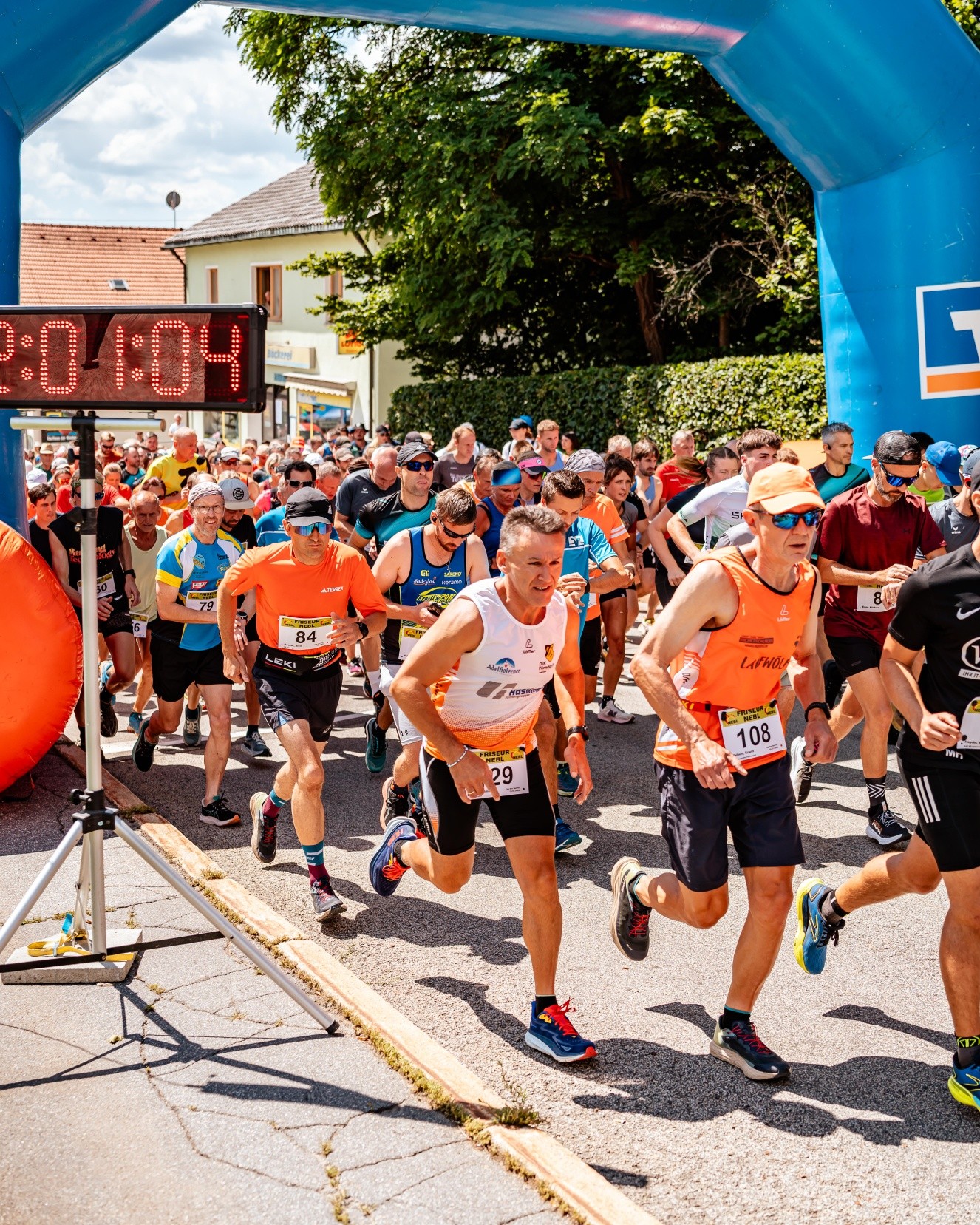 Laufe 🏃♂️ Walke🚶♀️ oder Radle 🚲
und sei beim Quälspaß auf den Dreisessel mit dabei 🔥
im Team oder als Einzelstarter💚
🔜 Am 18.07. fällt um 12 Uhr in Neureichenau der Startschuss für das Bergrennen 🎉💥
❗️Die Startnummernausgabe findet am Renntag beim Rathausplatz von 9:00 Uhr bis 11:00 Uhr statt 🕙
Nachmeldungen sind am Renntag nur persönlich vor Ort von 9:00 Uhr bis 10:00 Uhr möglich 💬
Für weitere Infos folgt gerne dem Link in der Bio 👈
#tagdessports #dreisesselgemeinde #quälspass #quälspassamdreisessel #dreisesselberg #dreisessel #spielspass #kidsrace #racenight #laufen #mtb #walken #bergrennen #SportEvent2026