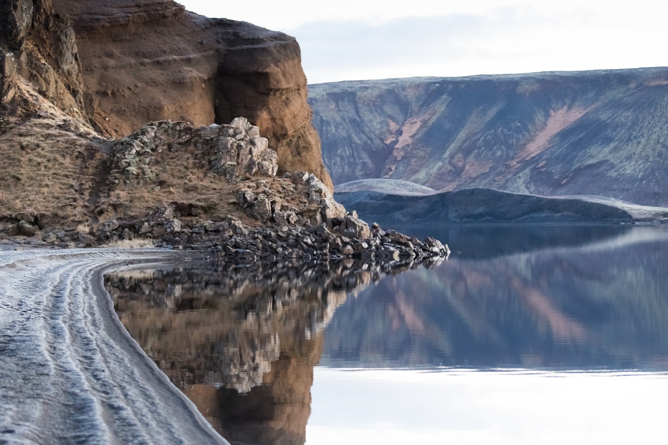 Immersive journeys shared with just a few, curated by Private Travel Iceland. Travelers can discover Iceland’s highlights and hidden gems alongside a small group of like-minded individuals. This experience unlocks rare, behind-the-scenes moments that most visitors can only dream of enjoying.
This Seven day luxury tour of hidden gems and highlands will take place in September 2026. The journey takes participants from Reykjavík to the rugged highlands, culminating in the tranquillity of The Retreat at the Blue Lagoon. Each evening, travelers return to refined, characterful accommodations chosen for their exceptional hospitality. During this seven-day tour, guests will spend six nights in handpicked luxury hotels and retreats, designed specifically for those who prefer a seamless travel experience in Iceland. The tour offers fewer crowds, vibrant autumn colors, and the onset of the aurora season. It is important to note that aurora sightings are weather-dependent and cannot be guaranteed. For more info reach out to Sarah@pti.is #privatetraveliceland #iceland #tailormadetravel #bespoketravel#dominiquedebaycollection