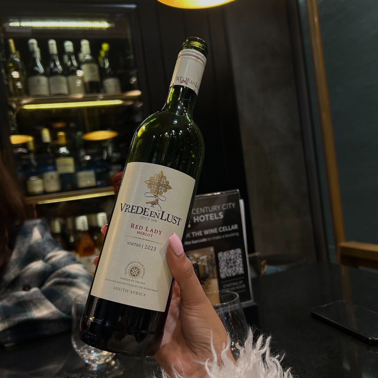 🍷 Friday just got an upgrade!
Start your weekend on a high note with a complimentary wine tasting at Urban Umami. Join us every Friday to sip, savour, and unwind.
◾ When: Fridays | 17:00 – 18:00
◾ Where: Urban Umami Wine Cellar
Cheers to the weekend! 🥂✨