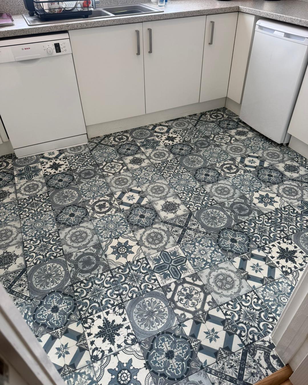 Abingdon’s stainfree ultra to stairs and landing
Colour jade
Underlay 9mm jazz underlay
Kitchen fitted in aphrodite belgravia blue vinyl
Top job as always from jamie and team