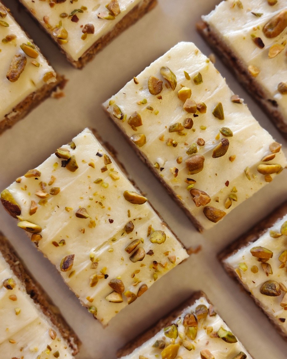 What happens when a blondie takes inspiration from baklava? Pure dessert magic. ✨
Our Baklava Blondie combines rich, buttery blondie goodness with warm honey flavors, crunchy nuts, and all the sweet, cozy vibes of the classic dessert we love.
It’s chewy, nutty, sweet, and just fancy enough to make you feel like you should be eating it with your pinky up. 😉
One bite in and suddenly resisting a second piece becomes a real problem.
#senzaglutenfree #glutenfreebakery #blondie #baklava #glutenfreedessert #dessertlover #vegaslocals #glutenfreevegas #glutenfreelife