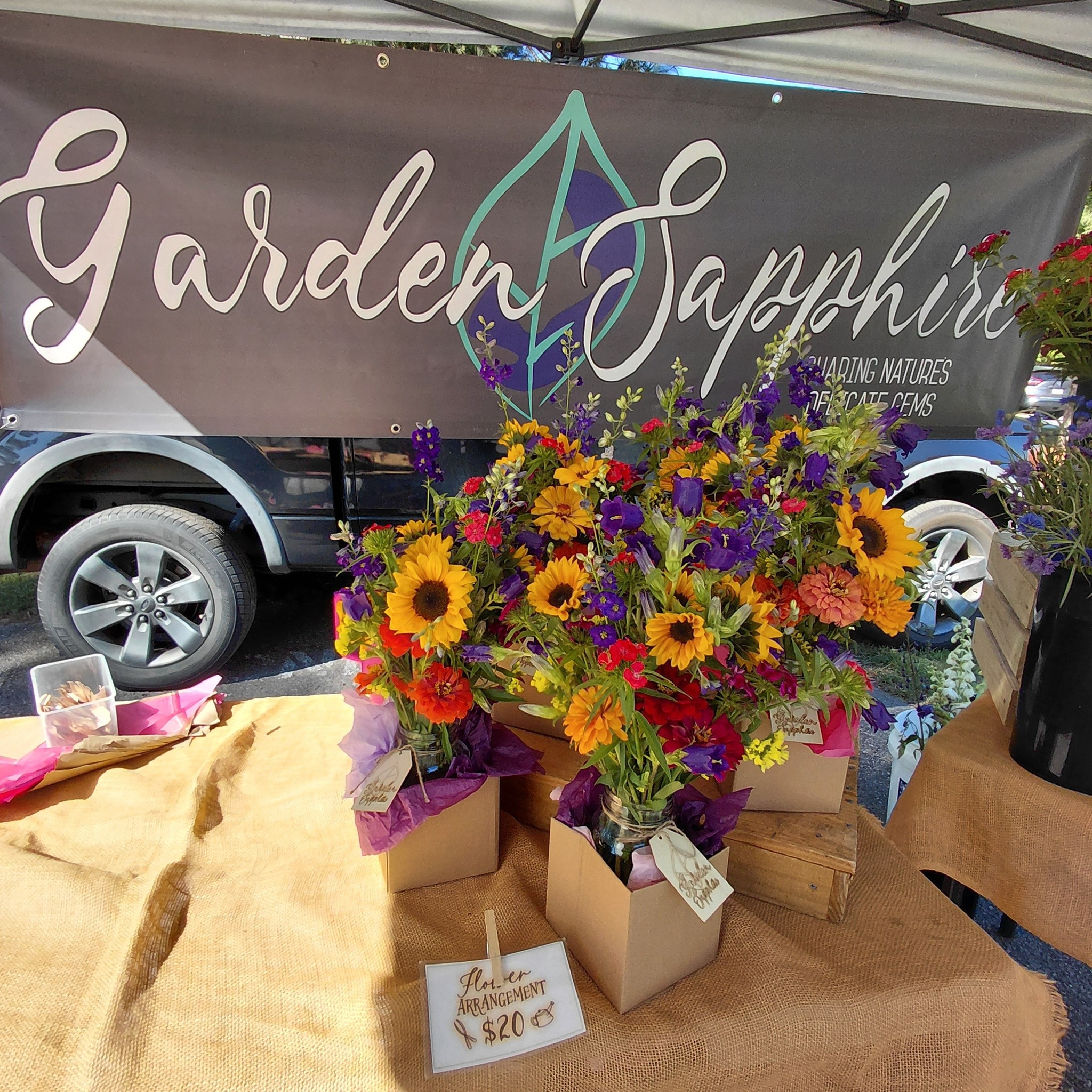 It's that day again! Friday Flowers at Sanctuary Cove Entrance (at Copper Lane) until 7pm tonight.
Can't wait to see you!
Have a great weekend.
@followers