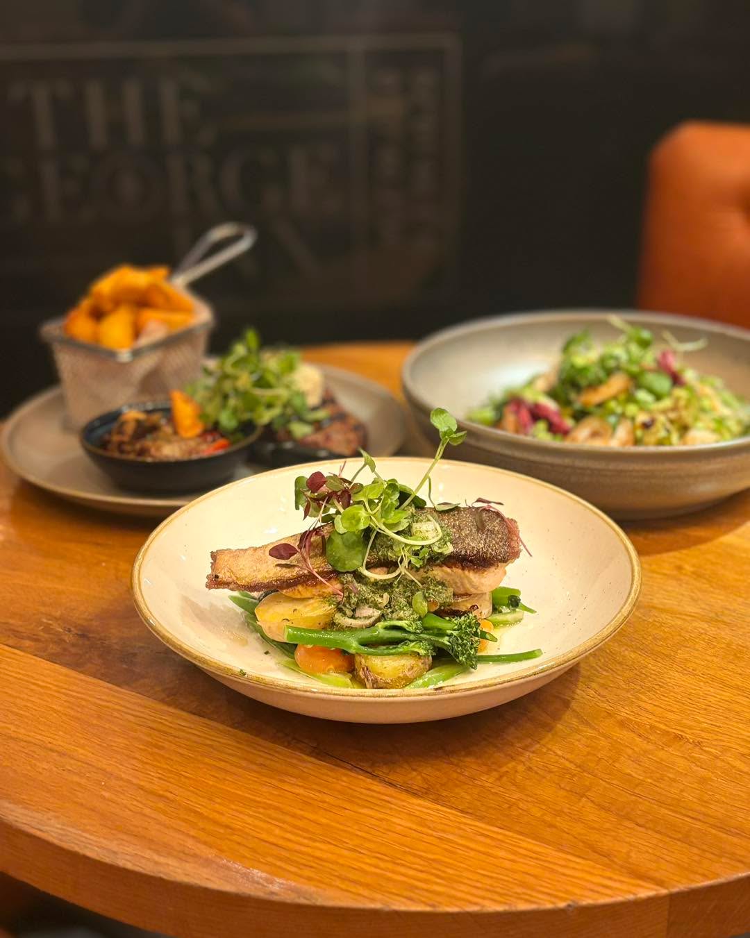 Monday blues? Yep… we get it 😅
But here’s the good news — no cooking required tonight !
We’ve got takeaway ready for collection. Just give us a call, place your order, and pay when you pick it up.
So… what are you craving tonight?