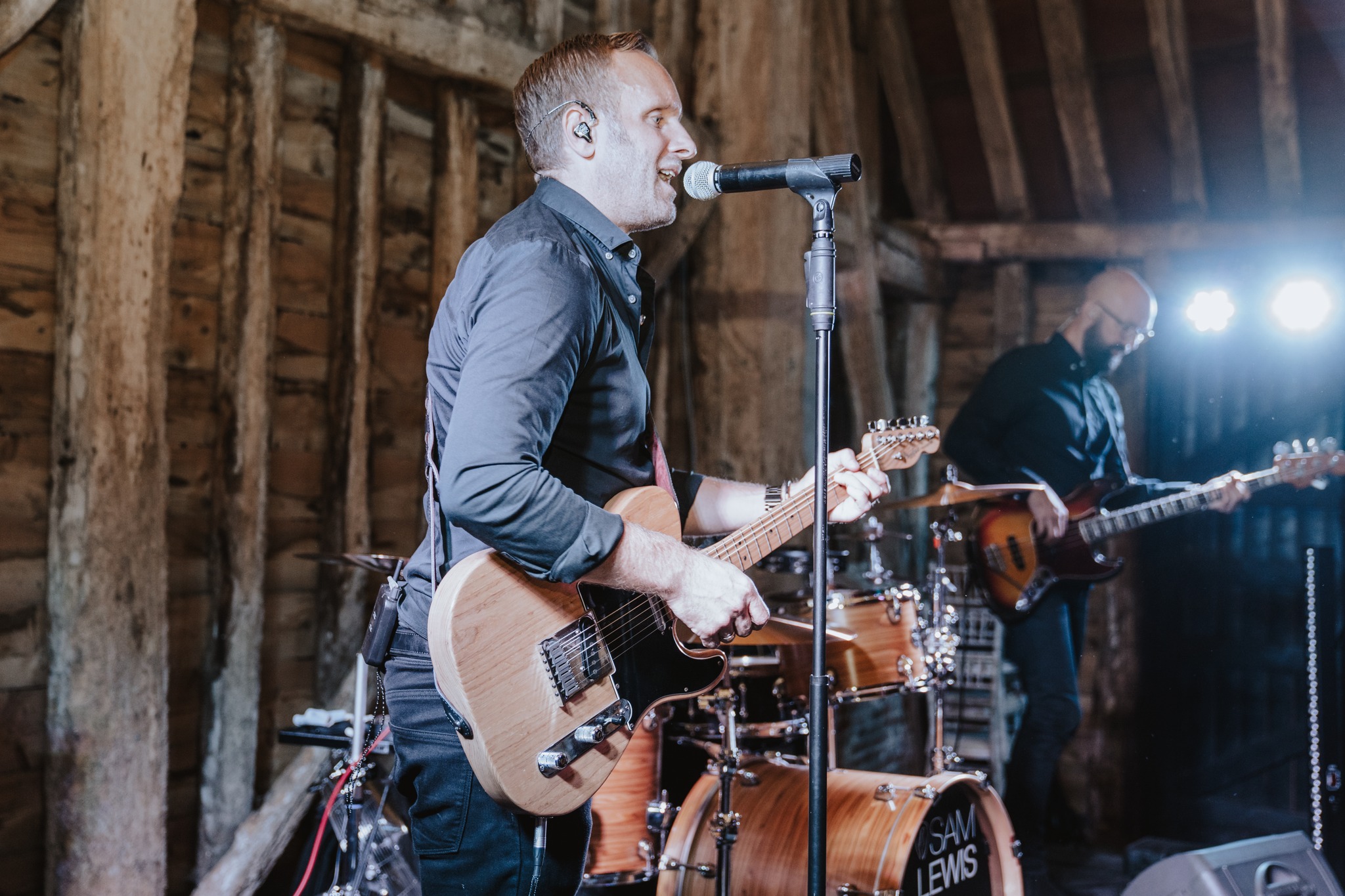 โ Do you like the guitar bands of the 90s and 00s? Think Oasis, Reef, Pulp, Kaiser Chiefs, Killers etc.
๐ผ My live band is just another part of the The Sam Lewis Wedding & Party Band ALL-DAY music package.
โ๏ธ Get in touch now for more information...
๐ www.samlewismusic.com/contact
๐ธ Photography by Charlotte Wotton Photography