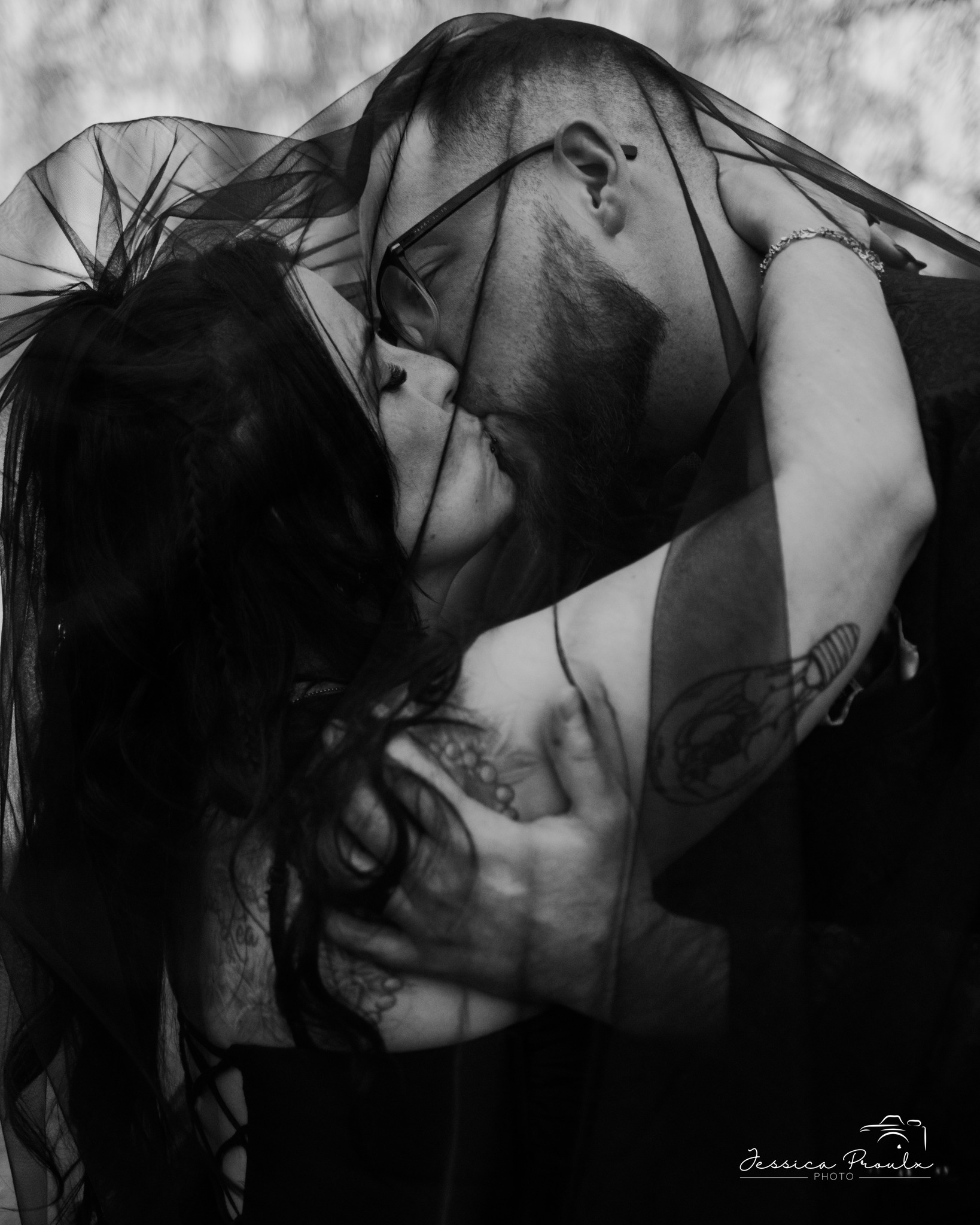 Sneekpeak de Steph et Jo
Ils se sont dit oui mardi dernier, le 12 mai 2026.
Félicitations les amoureux 🖤
#brideinblack #mariage #blackdress #amour #kiss