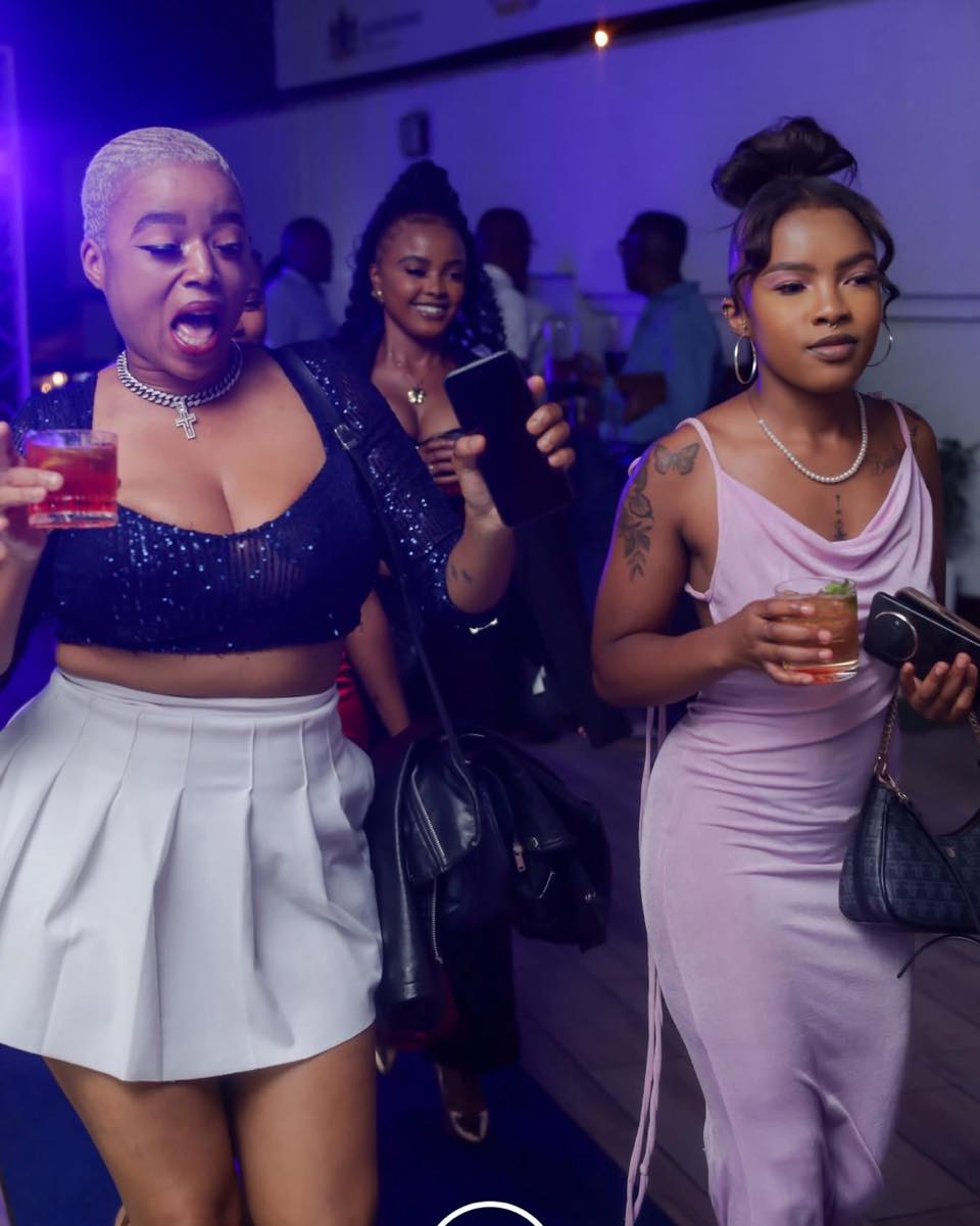 Matured Sundays officially unlocked. ๐โจ
The drinks are flowing, the energy is unmatched and the beautiful people are outside at Disoufeng tonight. From classy vibes to unforgettable moments โ this is where Sundays hit differently. ๐ธ๐ฅ
If you know, you know.
๐ Disoufeng, Meadowlands Zone 10, Soweto
๐ 076 520 2074 / 061 370 6102