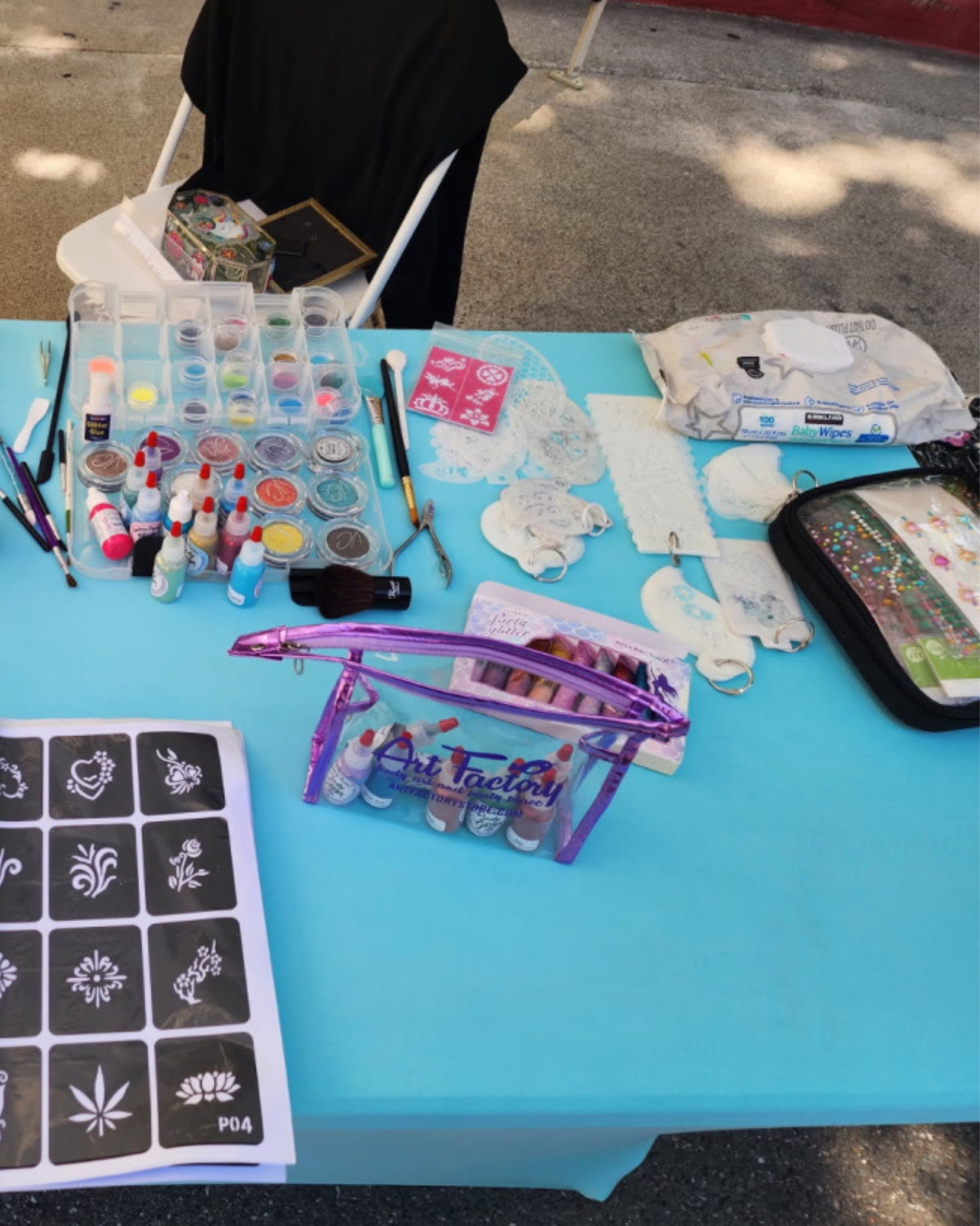 Broadway Plaza turned into pure kid chaos in the best possible way 😂🎈✨
Between the balloon twisting table, glitter tattoos, and stencil designs, kids were making major life decisions all afternoon…
“Do I get a unicorn balloon… or a sparkly butterfly tattoo first?” 😅
One minute it’s a calm shopping trip…
Next minute your child is leaving Broadway Plaza with glitter on their arm, a balloon sword, and absolutely zero interest in going home.
Shoutout to everyone who stopped by Once Upon A Street, @Broadway Plaza and made the day so much fun 💙
What’s your pick?
🎈 Balloon creations
✨ Glitter tattoos
🎨 Face paint
.
.
#BroadwayPlaza #OnceUponAStreet #StreetFestival #BalloonTwisting #GlitterTattoos #StencilTattoos #FamilyFun #CommunityEvent #KidsActivities #FestivalFun #InteractiveEntertainment #OutdoorEvents #SpringEvents #EventEntertainment #MagicalMemoriesEntertainment
