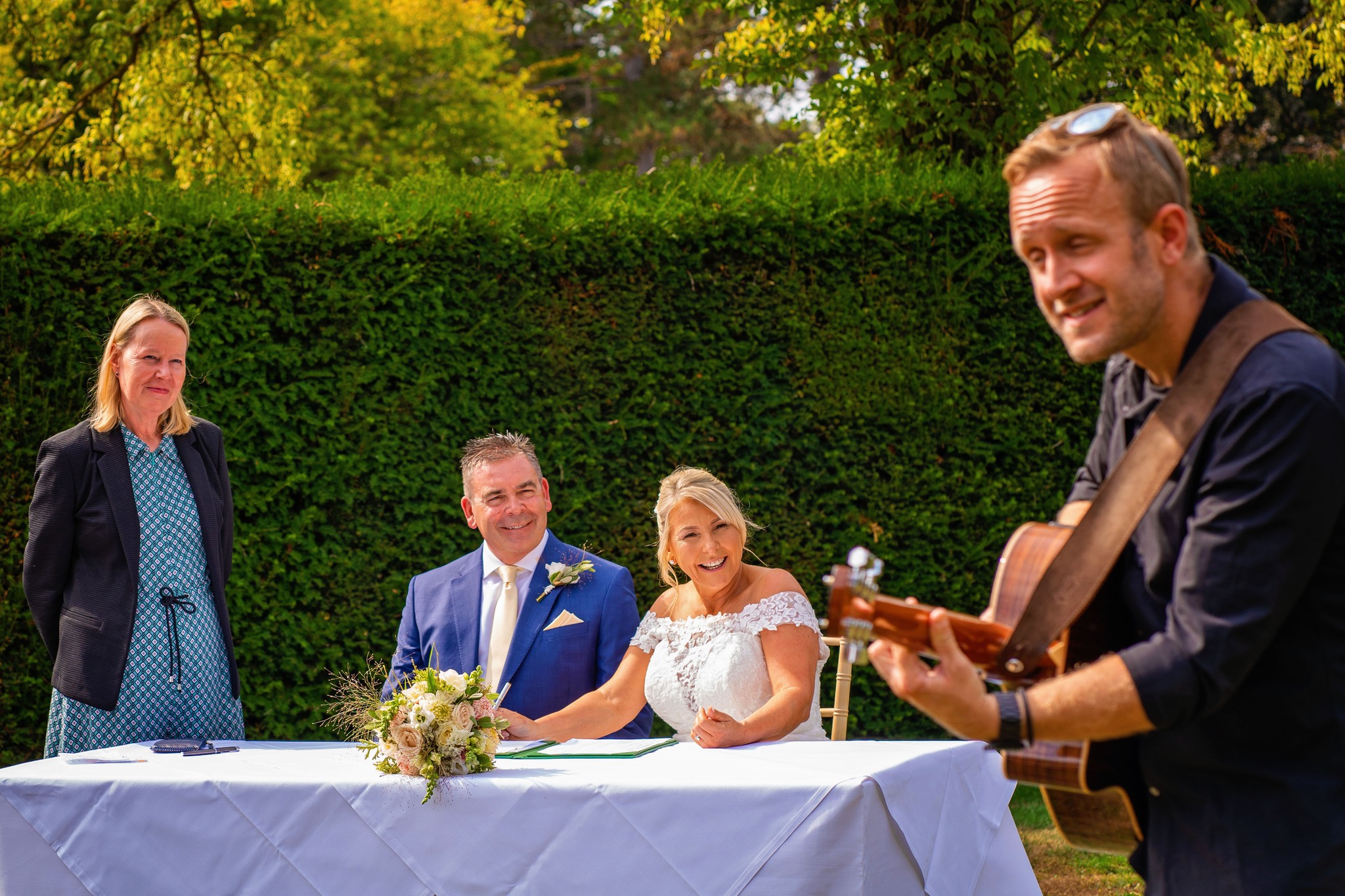 โ What do your guests do when you're signing the register?
๐ผ Live 'Ceremony' Music is a great ice-breaker and just another part of the @samlewisband ALL-DAY music package.
โ๏ธ Get in touch now for more info...
๐ www.samlewismusic.com/contact
๐ธ Photography by Helen Weir
