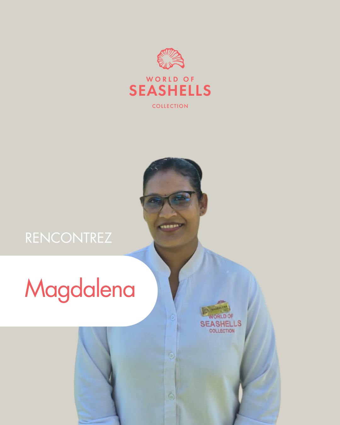 Rencontrez Magdalena, une passion née au fil du temps 🐚
Elle travaille au musée depuis son ouverture en décembre 2019. Son parcours a commencé en 2016 aux côtés du conchyophile mauricien Mr Le Court de Billot. Au départ, elle connaissait les coquillages par leur nom, puis elle a beaucoup appris à ses côtés.
En grandissant, elle voyait les coquillages comme de simples souvenirs, avant d’en découvrir leur beauté et leur importance. Vivre près de la mer a nourri sa curiosité et sa passion. Aujourd’hui, elle partage ses connaissances avec les visiteurs tout en continuant à apprendre.
#WorldOfSeashells #RencontrezLEquipe #EquipeWOS #BelOmbre #IleMaurice