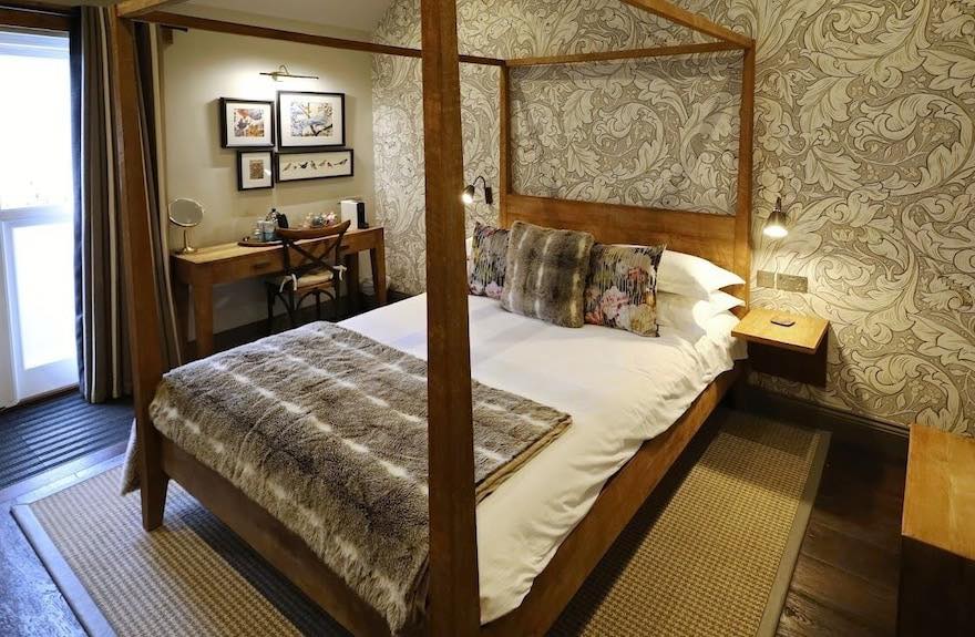 Thinking of a last minute weekend away to enjoy the sunshine?
Come and stay with us…
Relax in one of our seven boutique rooms, nestled in the heart of the countryside, with beautiful views of the church and surrounded by the stunning Greensand Ridge Walk.
And to make your stay even better, enjoy a complimentary continental breakfast to start your day just right, followed by a relaxing seat in our courtyard to soak up the sun.
Your perfect escape awaits…