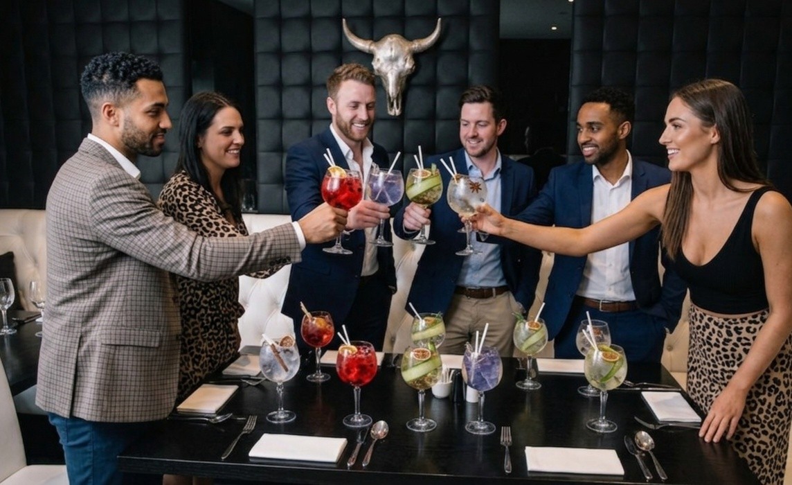 🌍 Koccints a világ körül a La Pampában! 🍸
Tudtad, hogy a gin-tonik sokkal több, mint egy egyszerű hűsítő? Egy igazi utazás a világ legkülönbözőbb tájaira, fűszereken és aromákon keresztül! ✈️✨
Nálunk a La Pampában a prémium steakek mellé most a világ legjobb gin-tonik különlegességeit hoztuk el nektek. Legyen szó a klasszikus, borókás brit eleganciáról, egy fűszeresebb latin karakterről, vagy egy friss, gyümölcsös és látványos kreációról – nálunk mindenki megtalálja a saját kedvencét.
A baráti társaságok már tesztelik a kínálatot! Ti melyik ország ízeivel indítanátok az estét? 🥂
✨ Gyere el, válassz egy pohárral, és koccintsunk a prémium ízekre!
📌 Asztalfoglalás ajánlott, kattints a linkre a bioban!
#LaPampa #GinTonic #PremiumDrinks #Steakhouse #BaratiKoccintas #PremiumGin #MutatMitIszol #BudapestNightlife