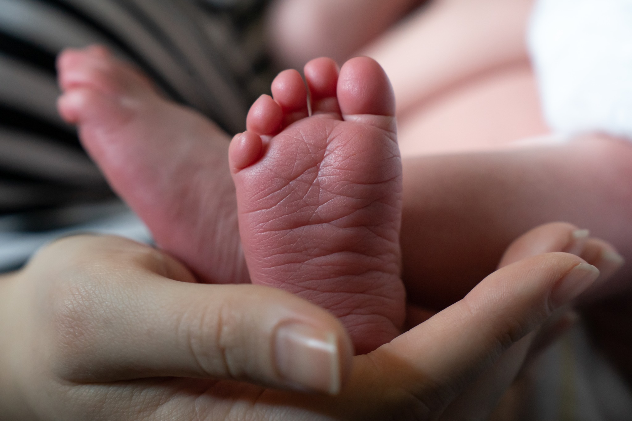 New Baby?
There is absolutely nothing like those first few days at home. The tiny yawns, the new born scent, the way time completely loses all meaning... it’s pure magic.
But let’s be real for a second, it’s also exhausting, overwhelming, and a massive transition. To all the new parents currently operating on two hours of sleep and pure love, you are doing an incredible job.
Remember, postpartum isn’t just about taking care of a baby; it’s about taking care of you, the person who just birthed a whole human.
Doula tip please eat the warm food, hold the baby skin-to-skin, and let someone else do the dishes. You've got this. 💜
#NewbornLife #DoulaSupport #FourthTrimester #ParentingSupport