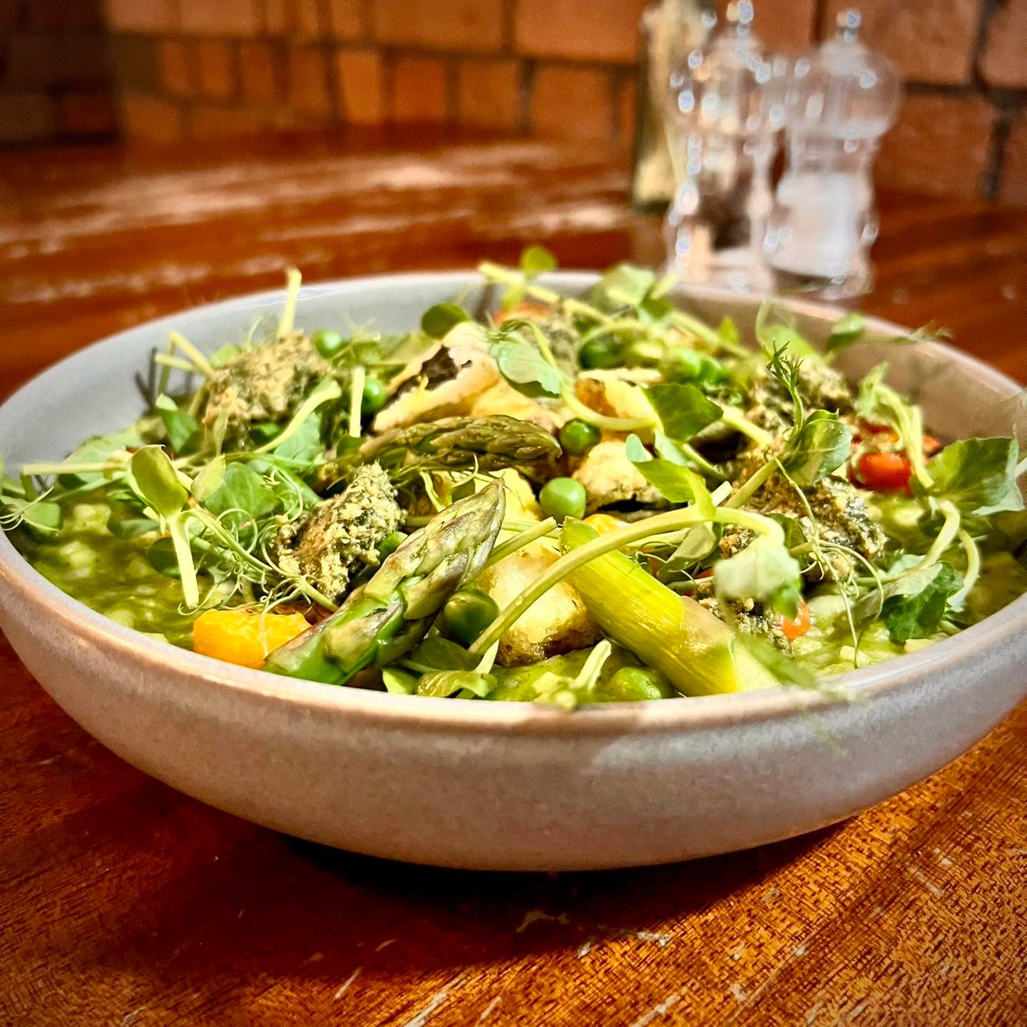Pea shoots. Pea scores!!
Delicious pea risotto from our spring menu!
.
.
.
#bristolpubs #thegreenbank #pubsofbristol #bristolfoodie #bristolfoodanddrink