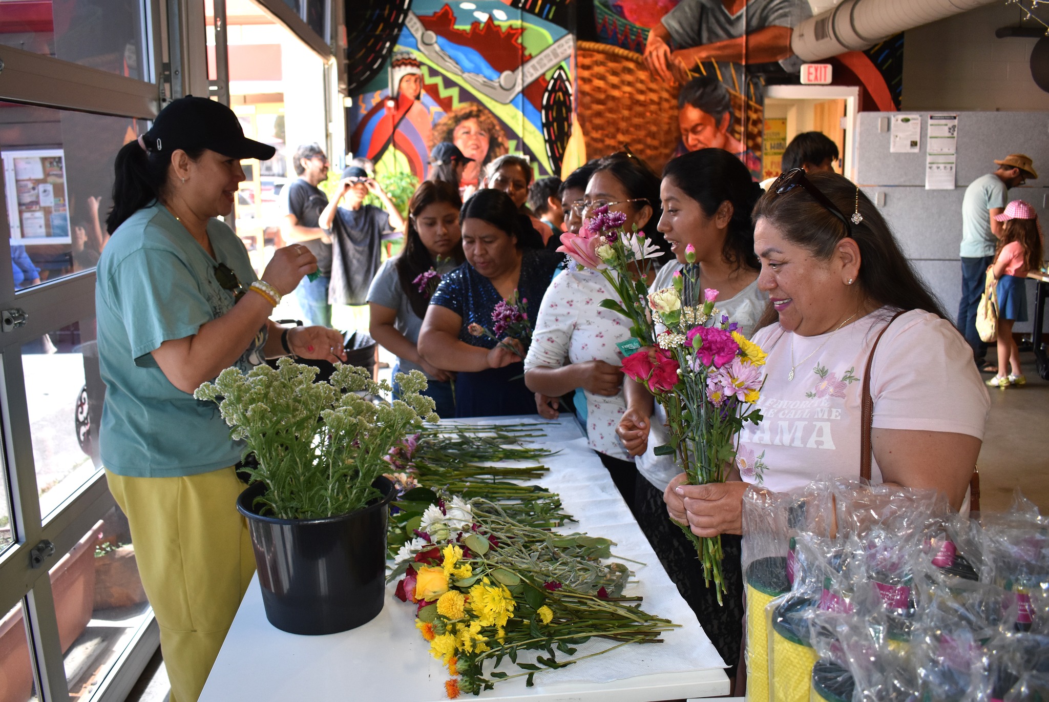 This is how we celebrated Mother's Day at La Paz!๐ชด
Two weeks ago, we organized a plant exchange to celebrate the mothers in our community.๐ฅฐ We made flower arrangements, gave away plants, and painted pots with families and neighbors from the community.
A big thank you to the @foodforestcoalitionchatt and @gaininggroundgrocery for co-hosting this event with us and brightening our mothersโ afternoon.๐