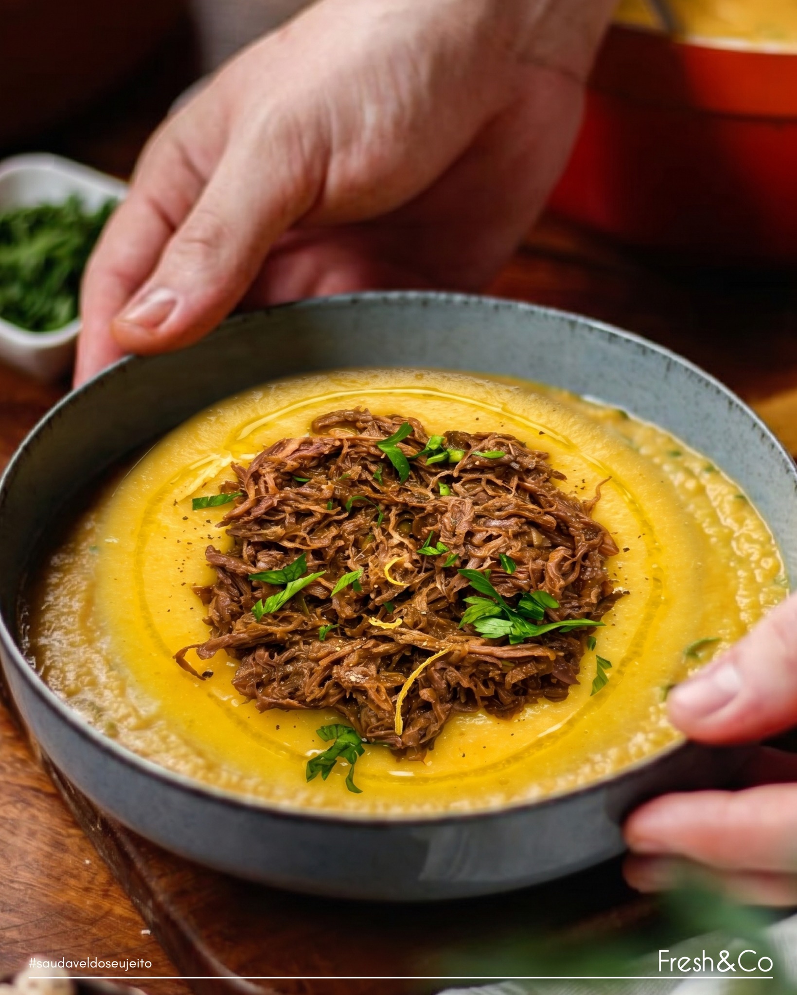O frio chegou… e as nossas sopas estão de volta 🍲❄️
Perfeitas para aquecer os dias mais gelados, com muito sabor e aquele toque de comida aconchegante que abraça por dentro 🤍
Sabores disponíveis:
• Mandioquinha com Ragú de Carne
• Mandioquinha com Cogumelos
• Legumes com Carne
Disponíveis no restaurante e também no delivery 🛵
Peça a sua e aproveite o melhor da temporada de sopas!