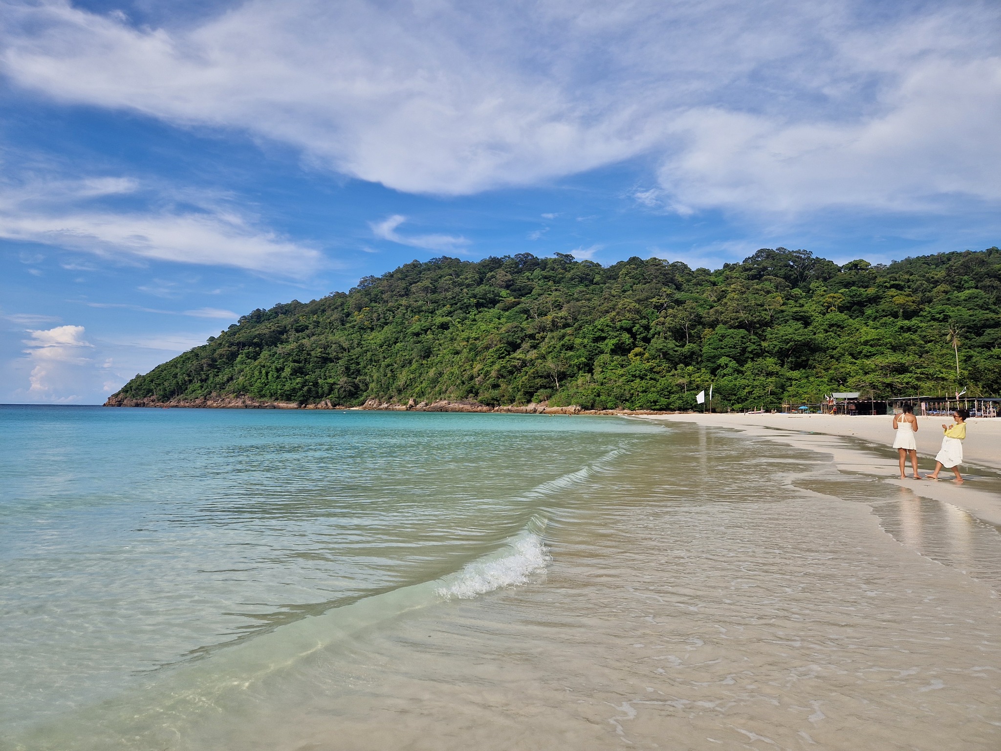 Manifesting this for you. ✨ Picture this: waking up to a quiet coastal breeze, spending the day exploring hidden beaches, and watching the sunset over Vietnam's legendary waters.
Stop scrolling and start packing. Our 14-Day Ultimate North Vietnam tour takes you from the high mountain passes of the Ha Giang Loop straight to breathtaking coastal escapes.
The best part? You don’t have to plan a single thing.
🔗 Tap the link in our bio to view our upcoming tour page and book your next big adventure. (Link: https://www.turastales.com/grouptours/14dayultimatenorthvietnam)
#turastales #VietnamGroupTour #TravelGoals #beachdays #VisitVietnam #northvietnam