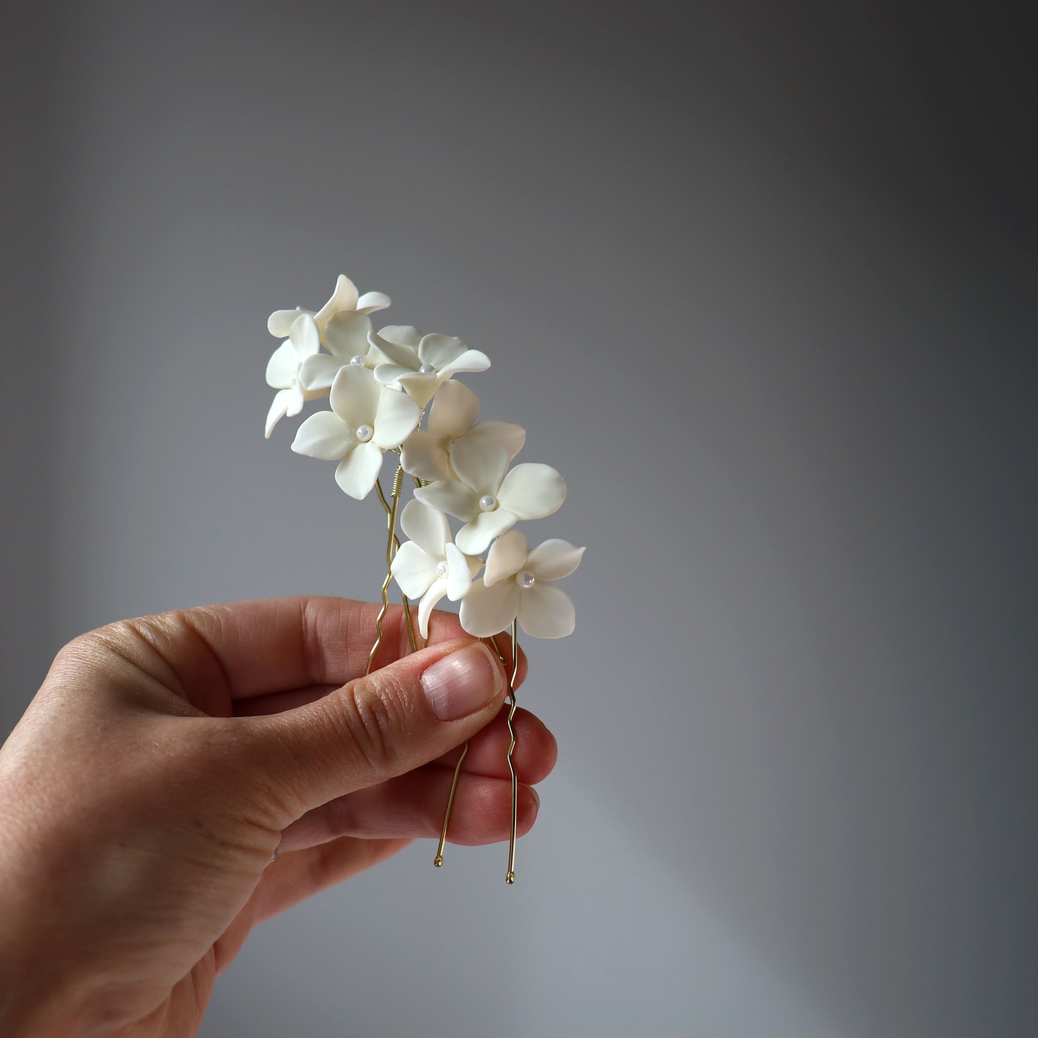 Vos pièces préférées sont enfin disponibles.
Une sélection de boucles d’oreilles et pics à cheveux parmi les créations les plus demandées... ✨
Cette fois, pas d’attente de fabrication — toutes les pièces sont prêtes à être expédiées immédiatement! 🌸
Quantités limitées.
#picsacheveux #styleboheme #WeddingAccessories #BijouxDeMariée #feminineaesthetic
